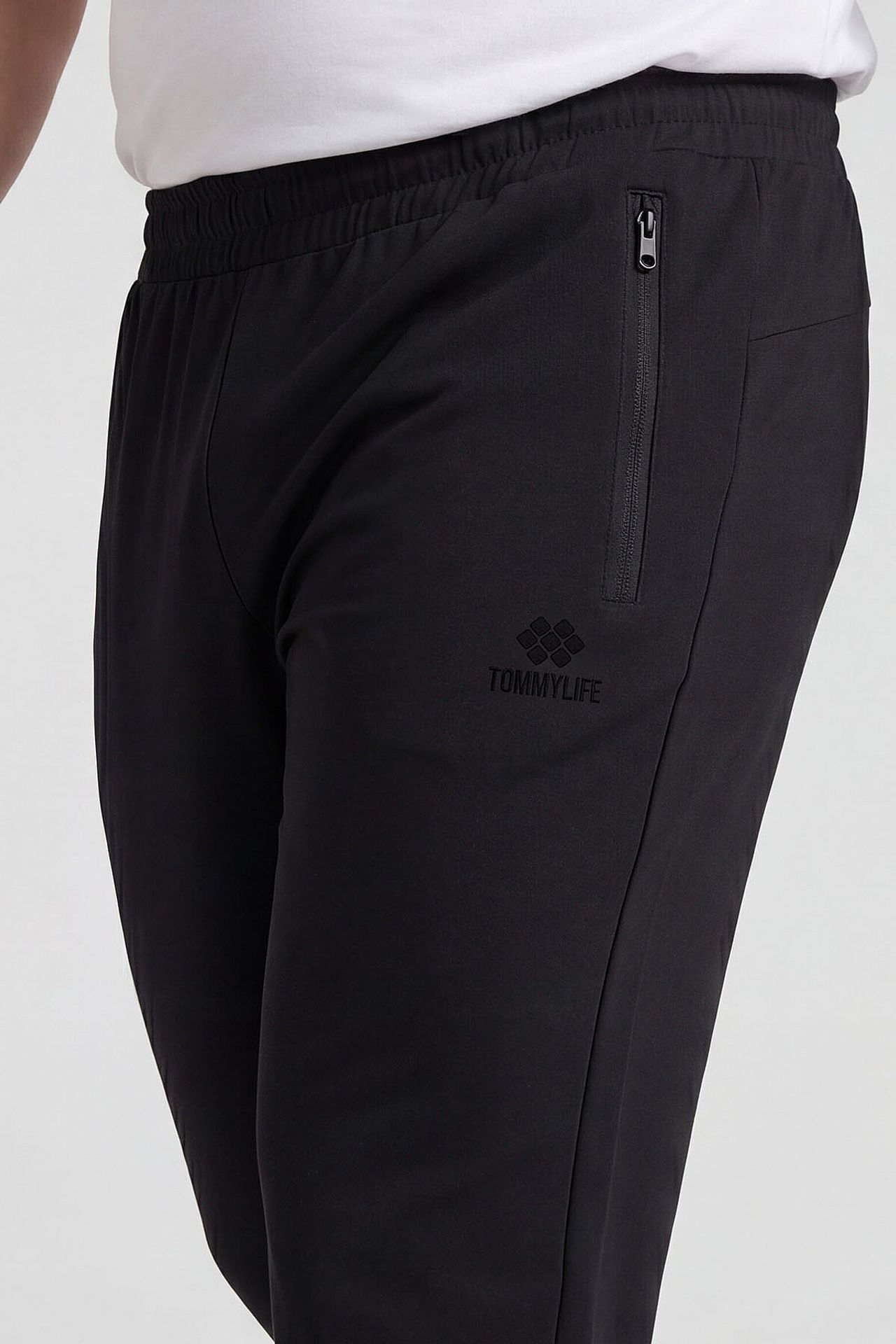 TOMMY Men’s Straight-leg Sweatpants 3