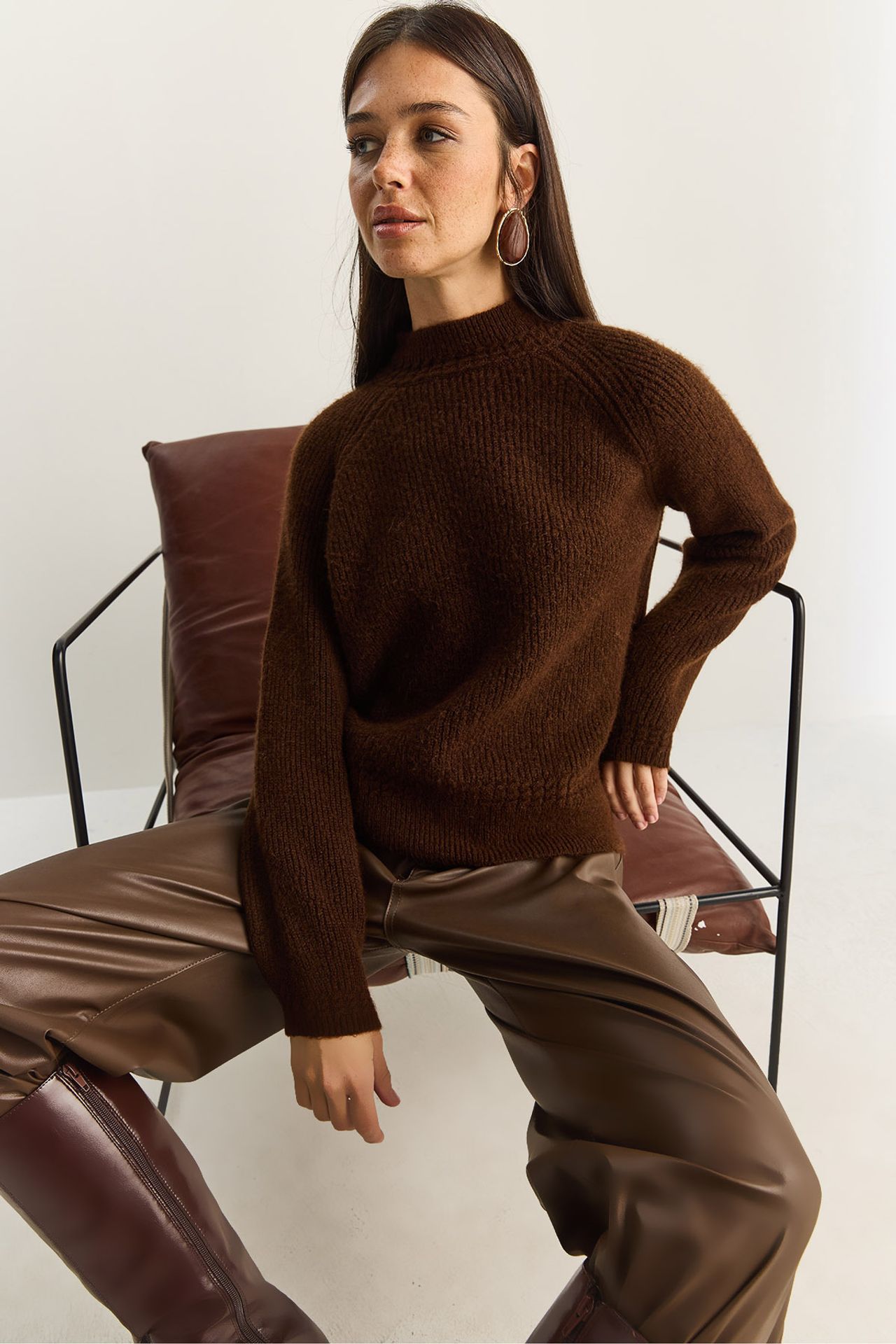 LUCCI Oversized Crew Neck Knit Sweater 4