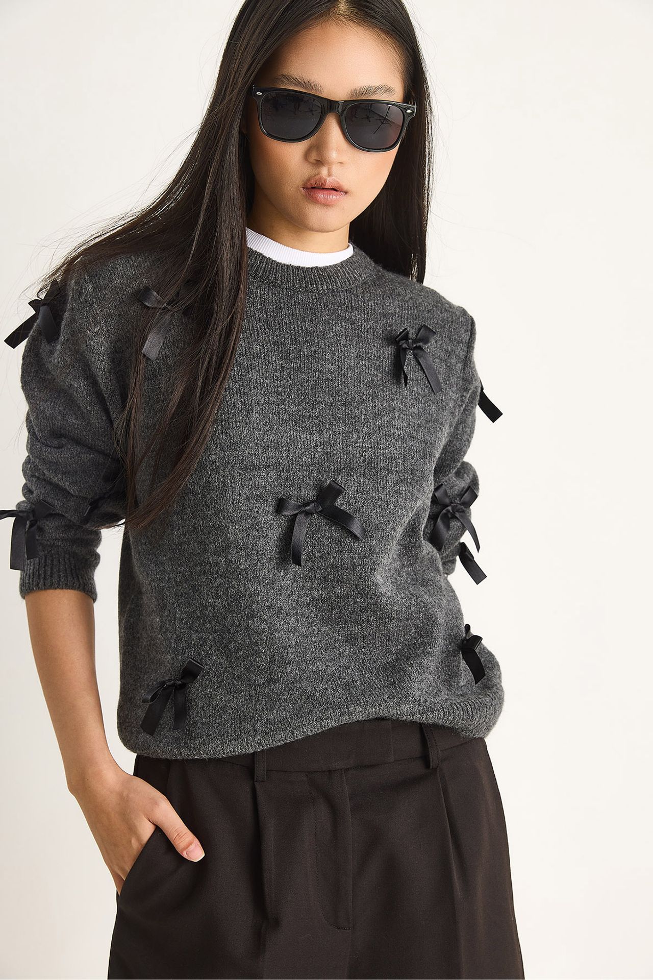 LUCCI Bow Detailed Crew Neck Sweater 2