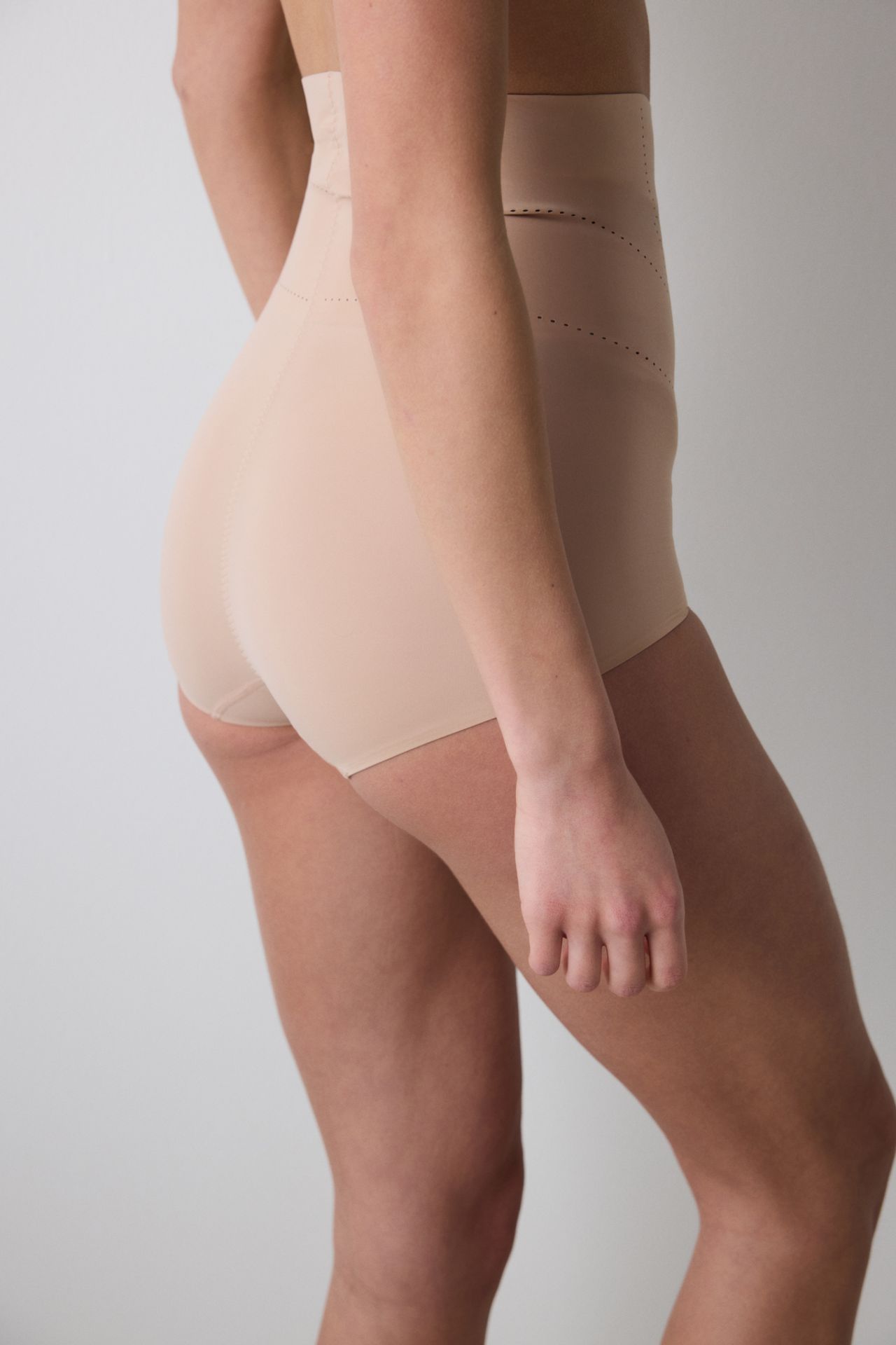 PENTI No-Show Light High-Waist Brief Shapewear
