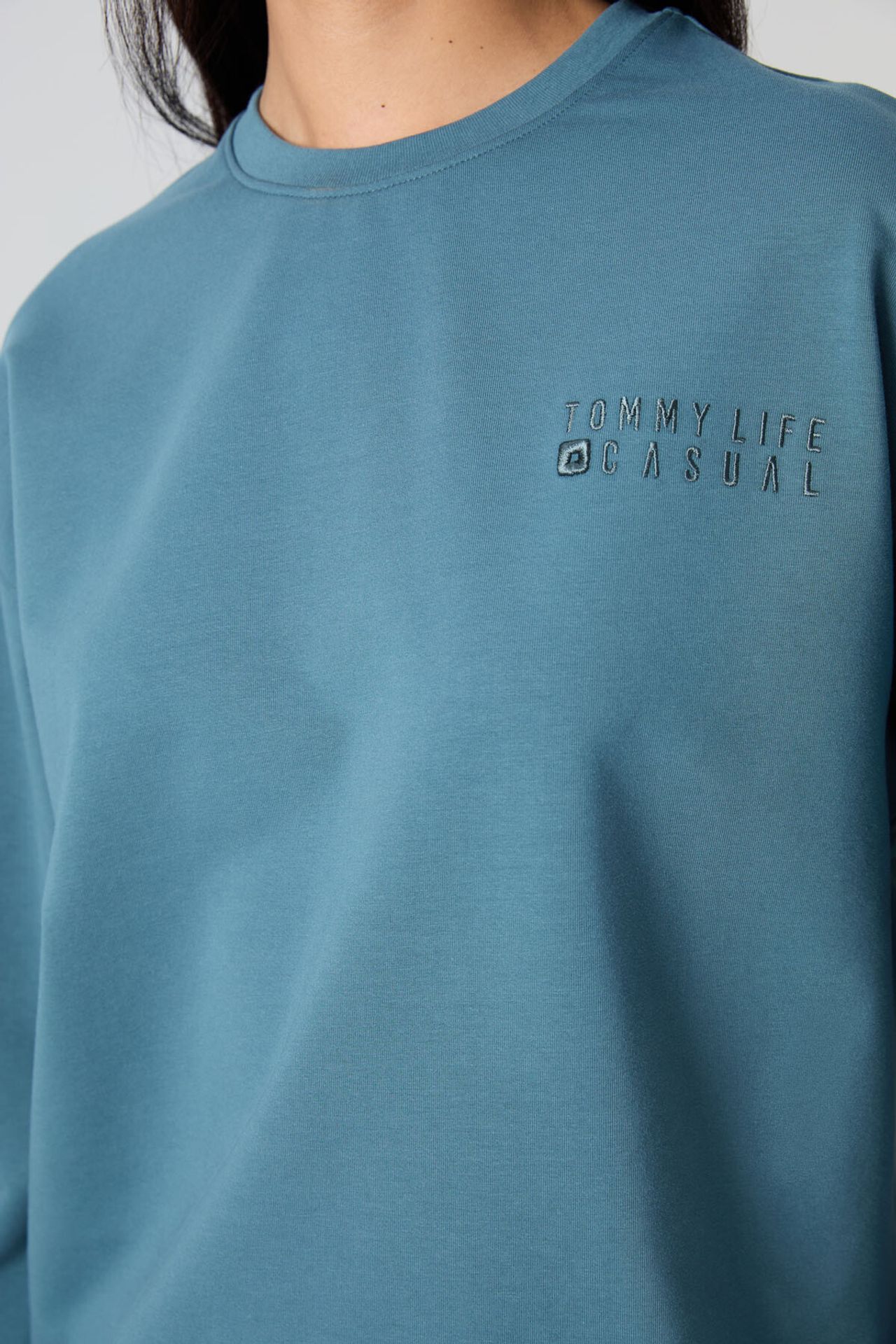 TOMMY Oversized Crew Neck Sweatshirt and Pants Set 3