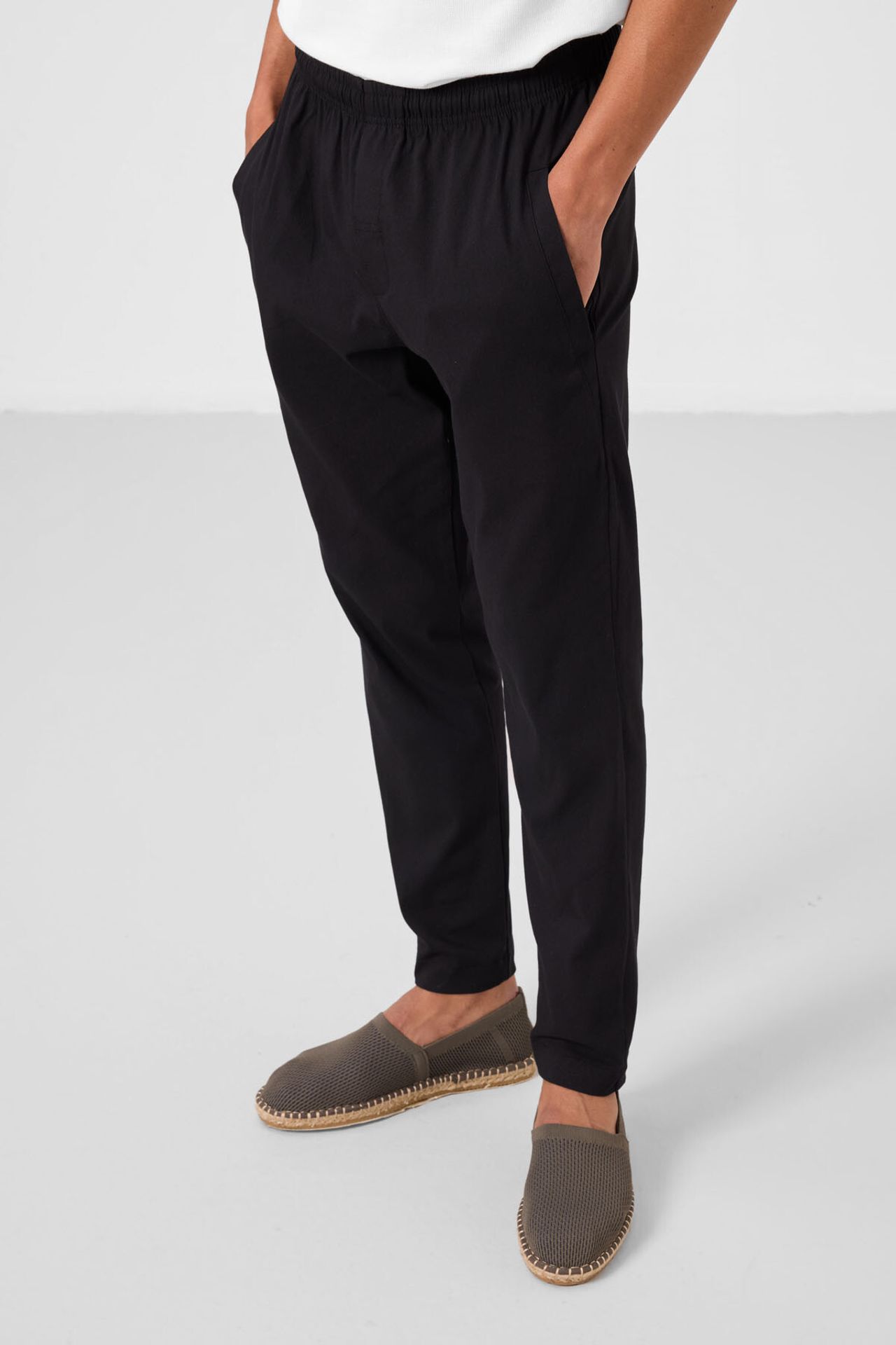 TOMMY Men's Straight-leg Gabardine Chino Trousers 3