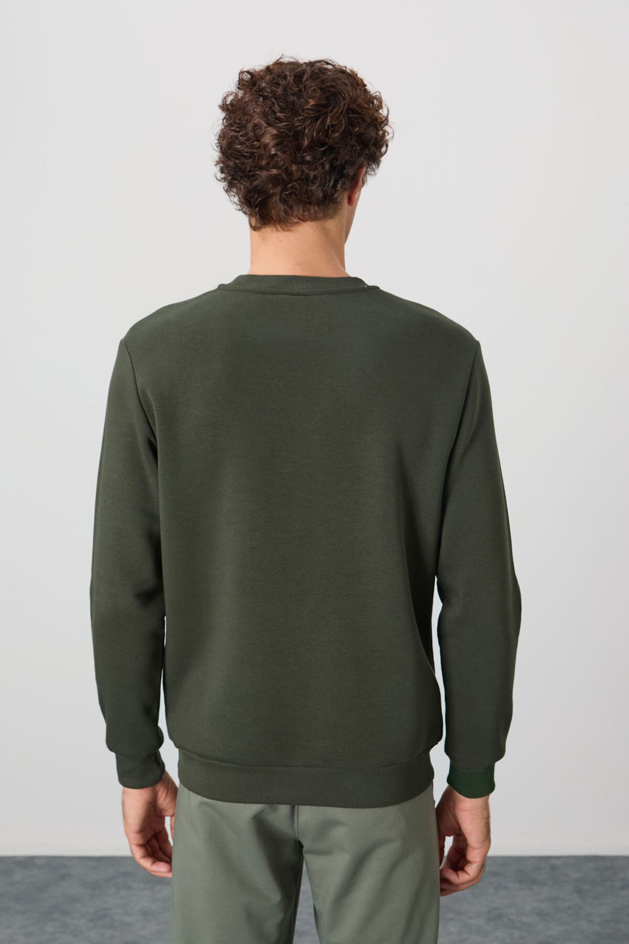 TOMMY Men's Regular Fit Crew Neck Sweatshirt 5