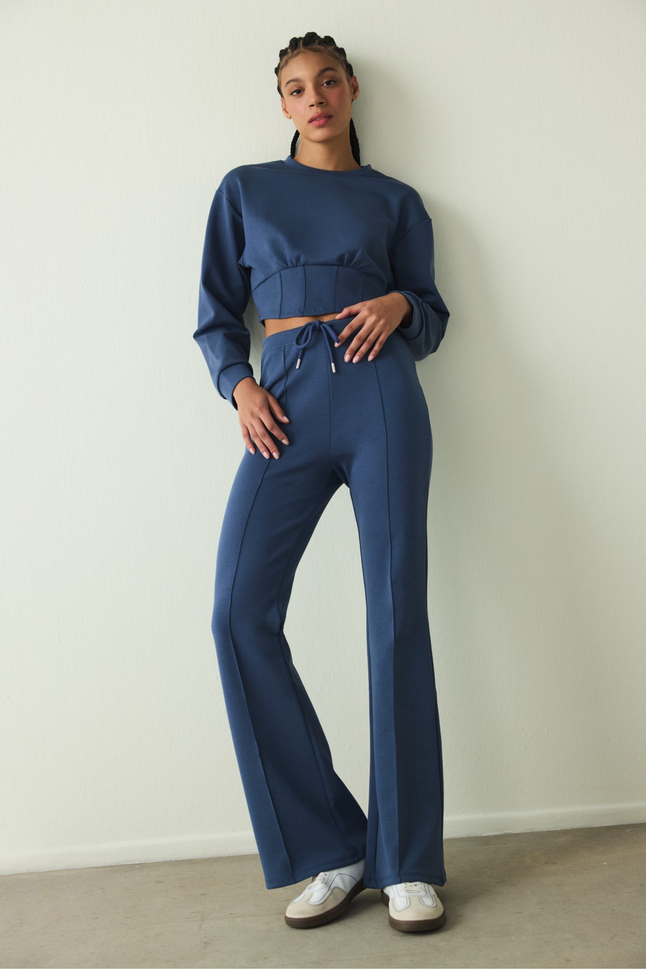 PENTI Belle Line Crew Neck Crop Sweatshirt 6