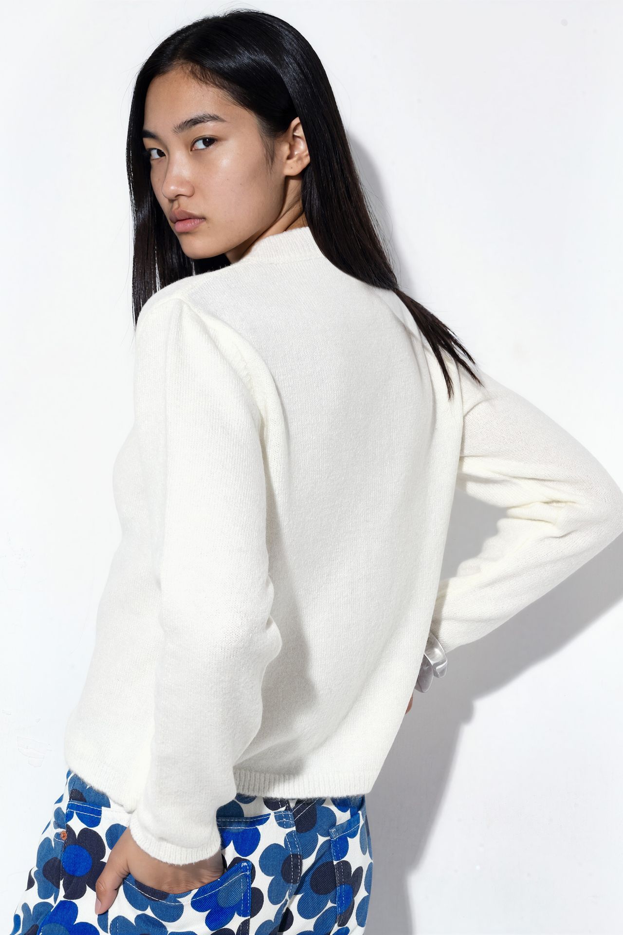 VIORNA Ribbed Crew Neck Button Cardigan 3
