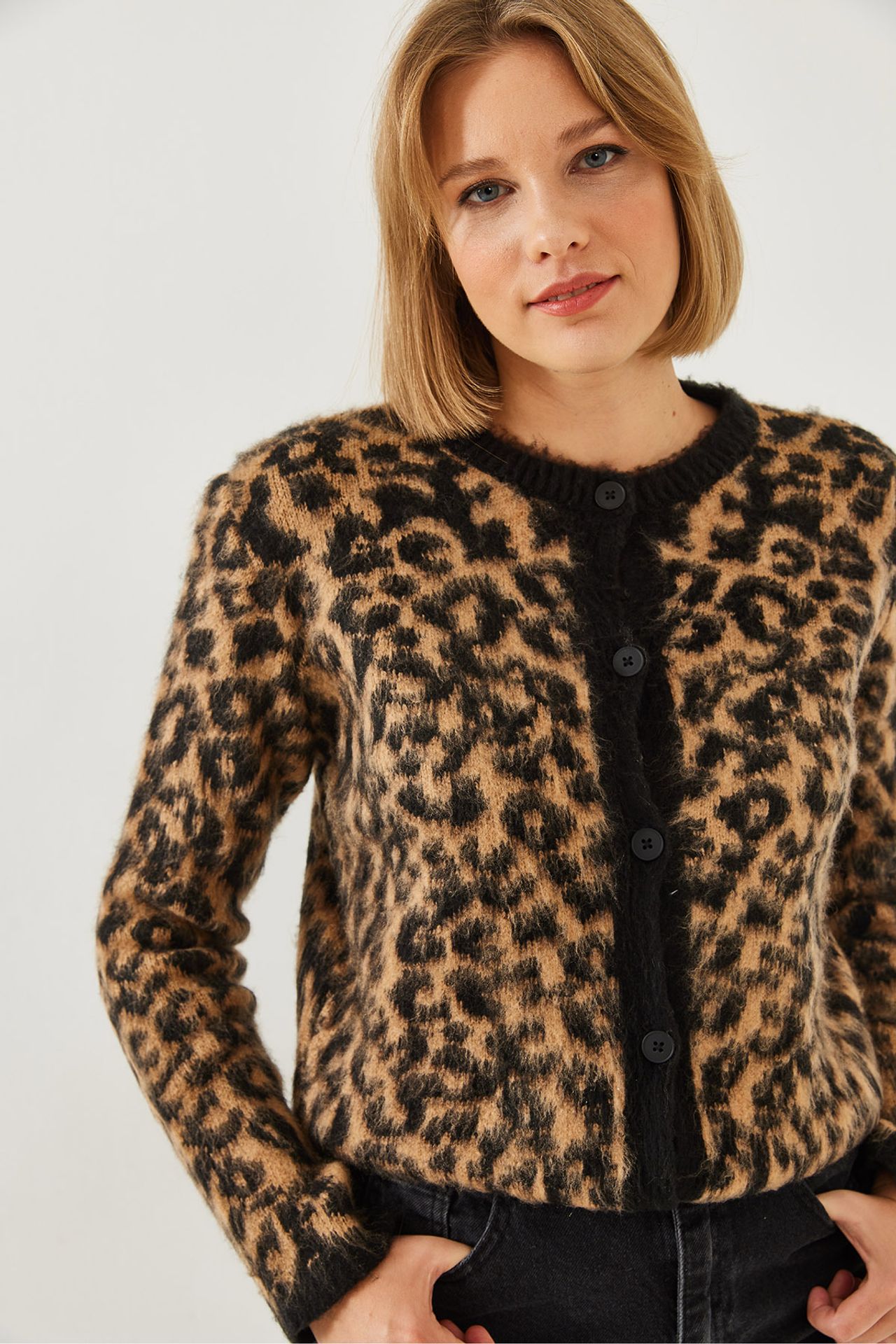 LUCCI Thick Ribbed Knitwear Cardigan with Leopard Print 6