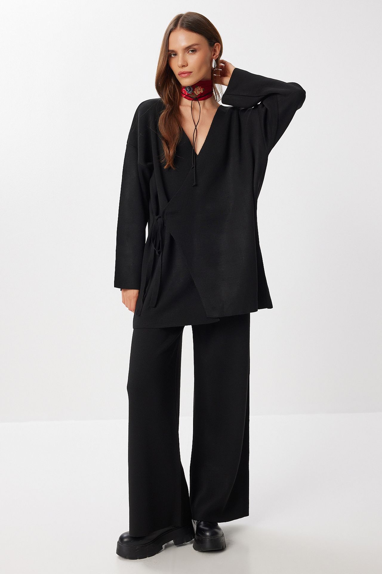 ISTANBUL Oversized Tie Detail V-Neck Knitwear Two-Piece Set 2