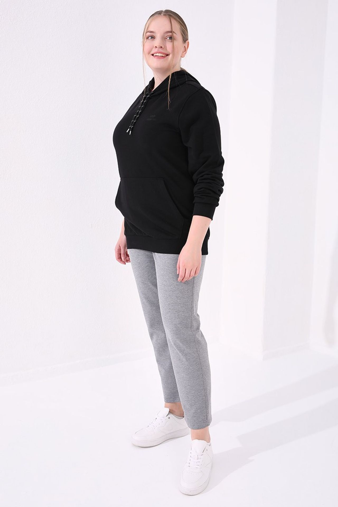 TOMMY Women’s Straight-Leg Knit Sweatpants 2