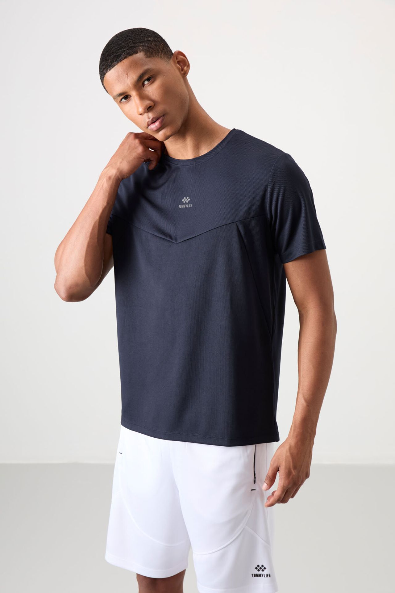 TOMMY Men's Solid Crew Neck T-Shirt 1