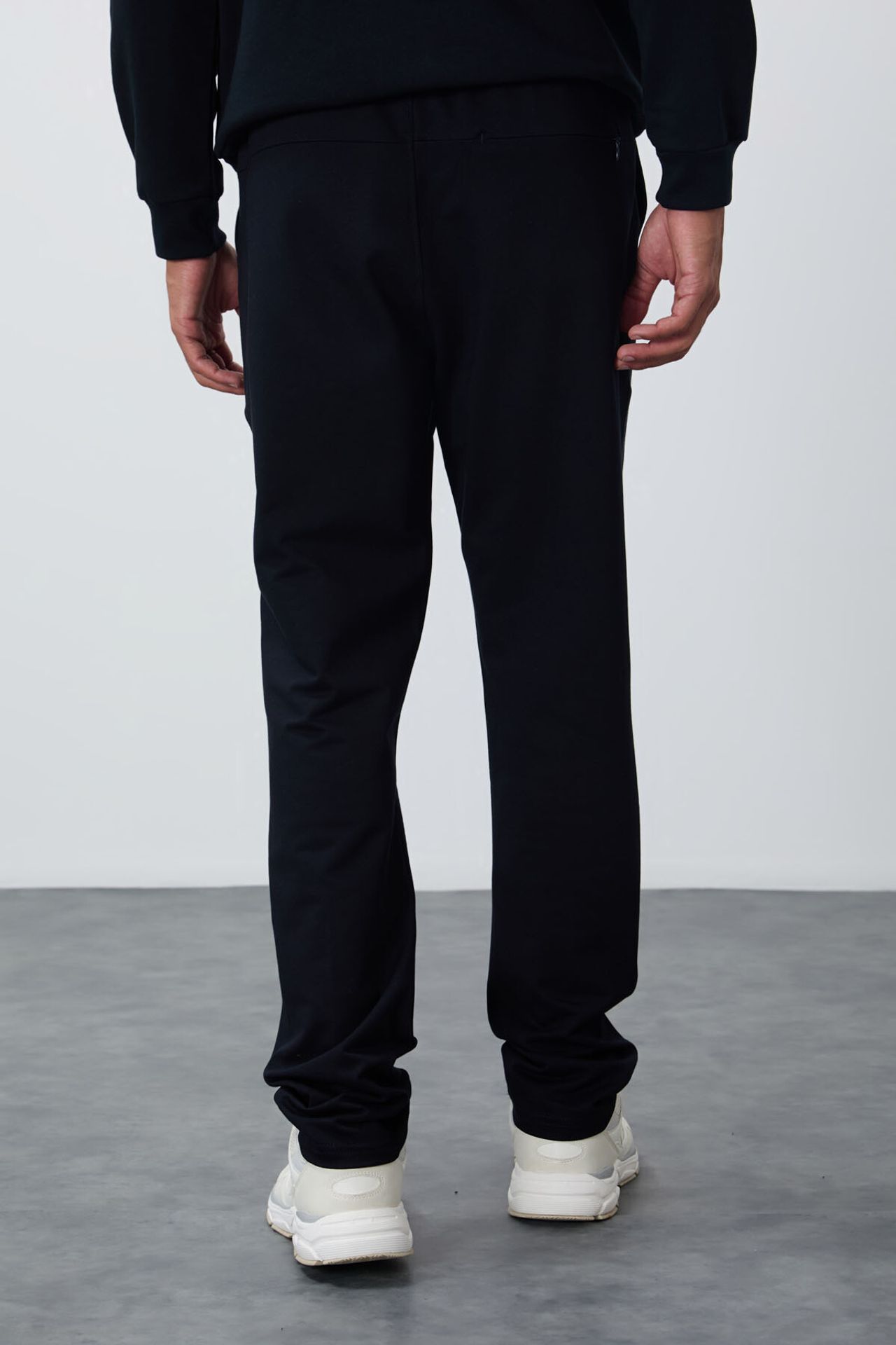 TOMMY Men's Regular-Fit Cotton Blend Sweatpants 6