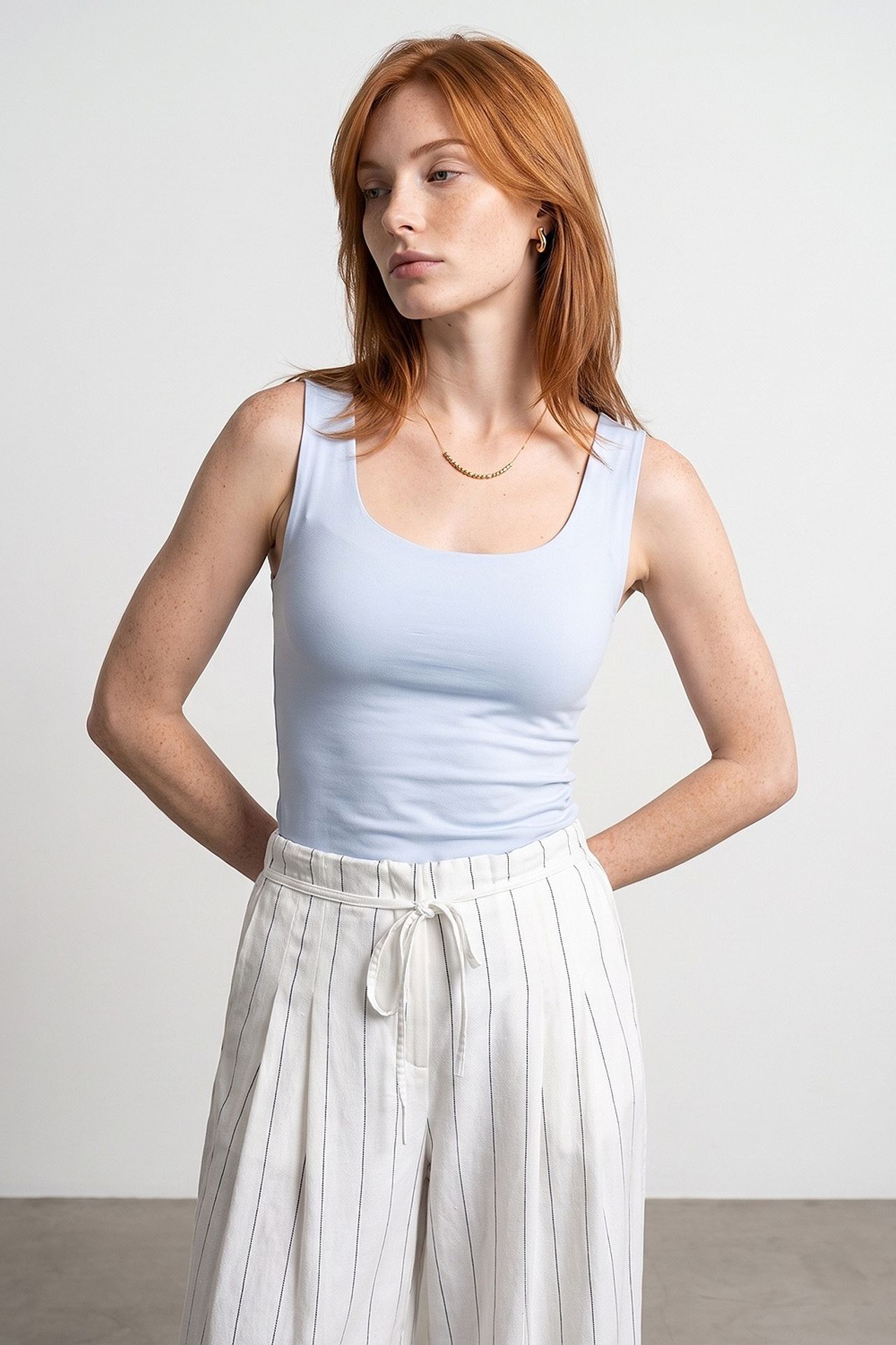 DILVIN Sleeveless Square-Neck Slim-Fit Jersey Blouse 1