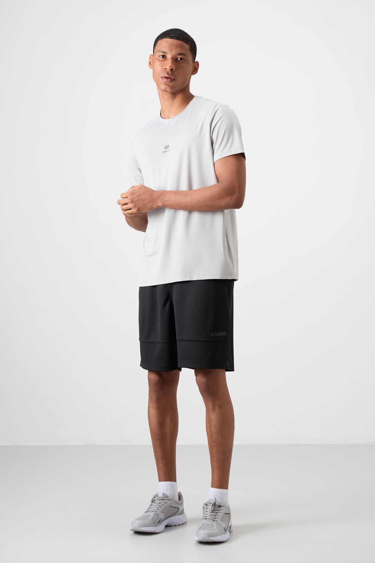TOMMY Men's Logo Patch Short-Sleeve T-Shirt 2