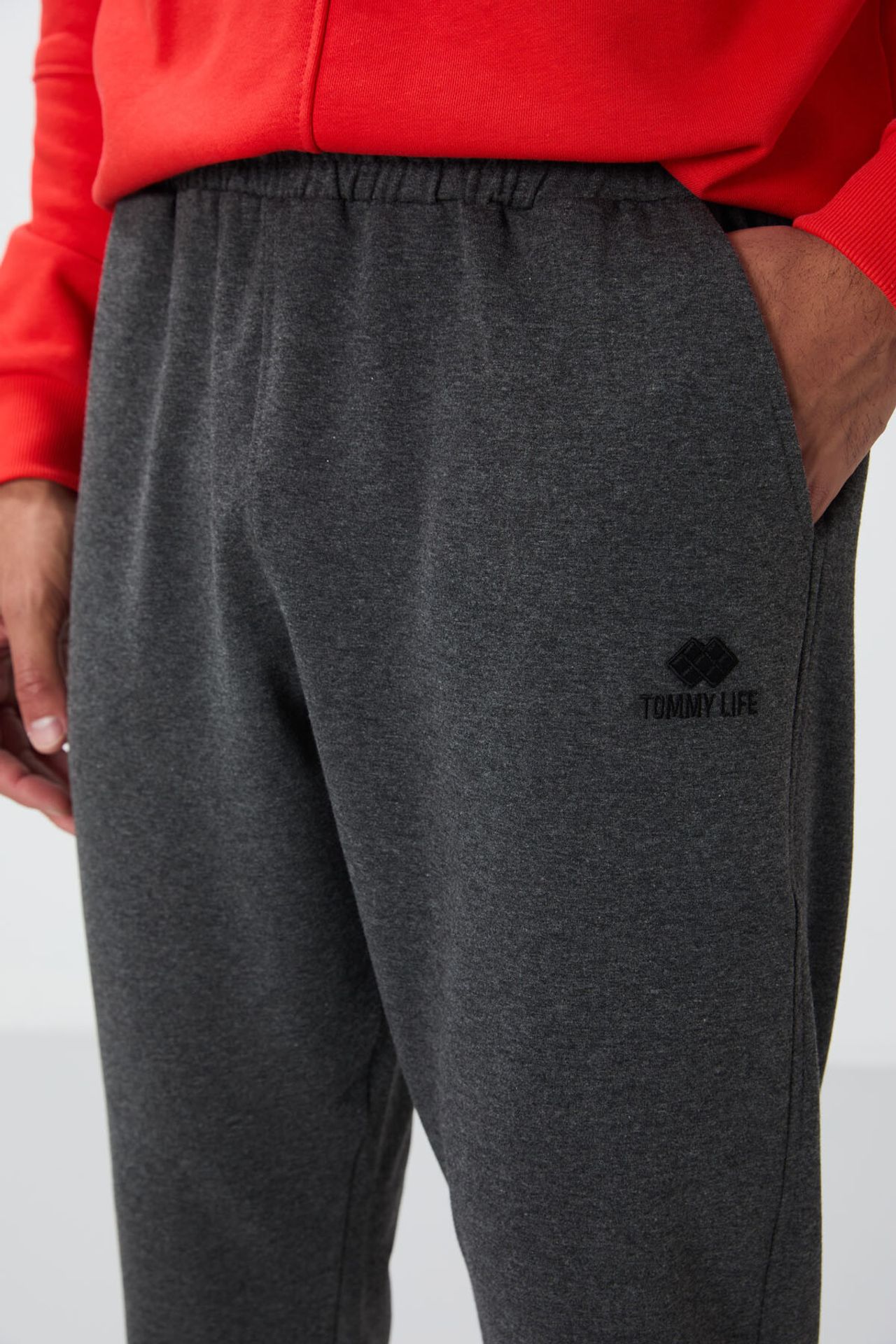 TOMMY Men's Solid Fleece Sweatpants 4