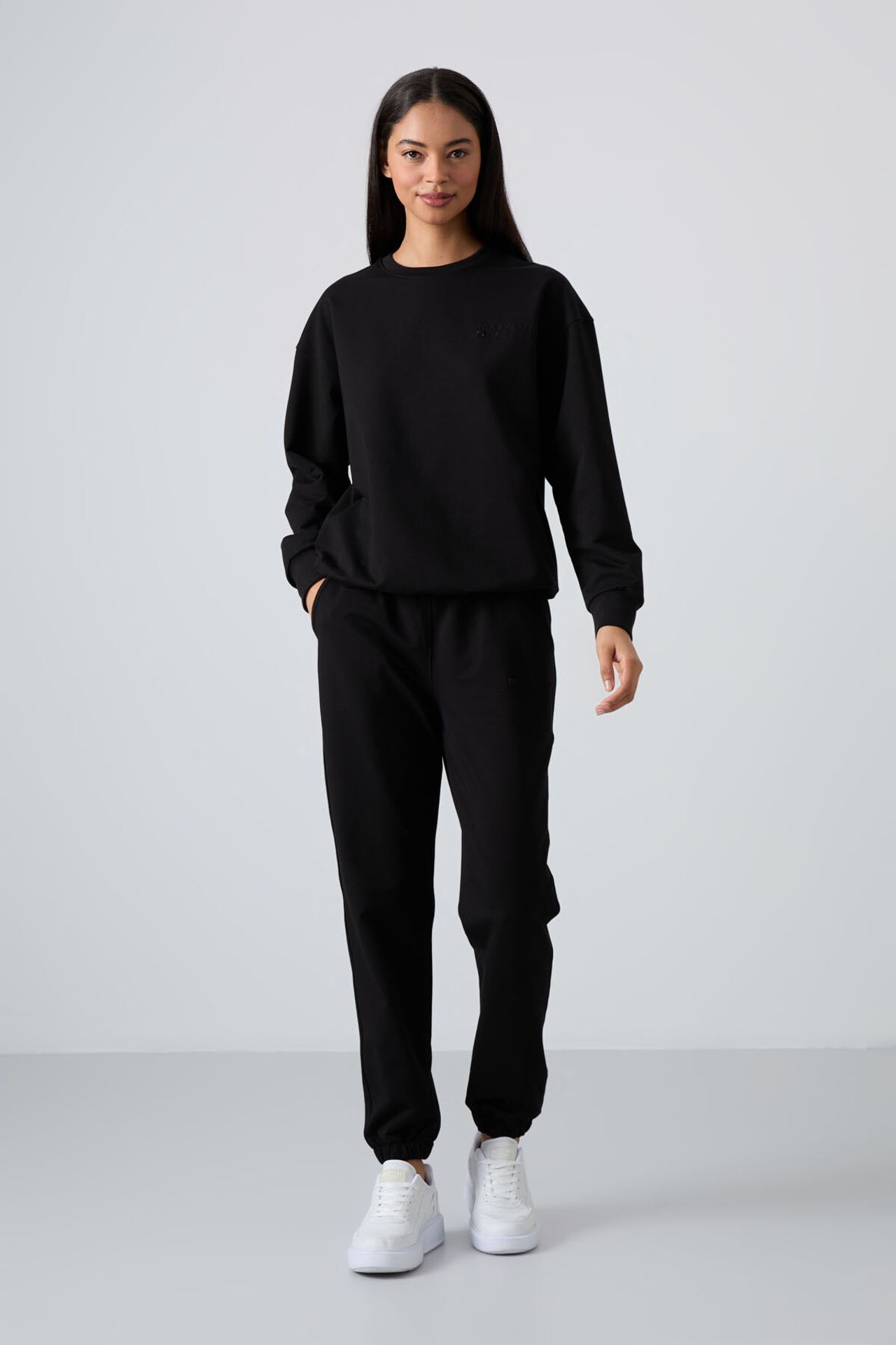 TOMMY Oversized Crew Neck Sweatshirt and Pants Set 2