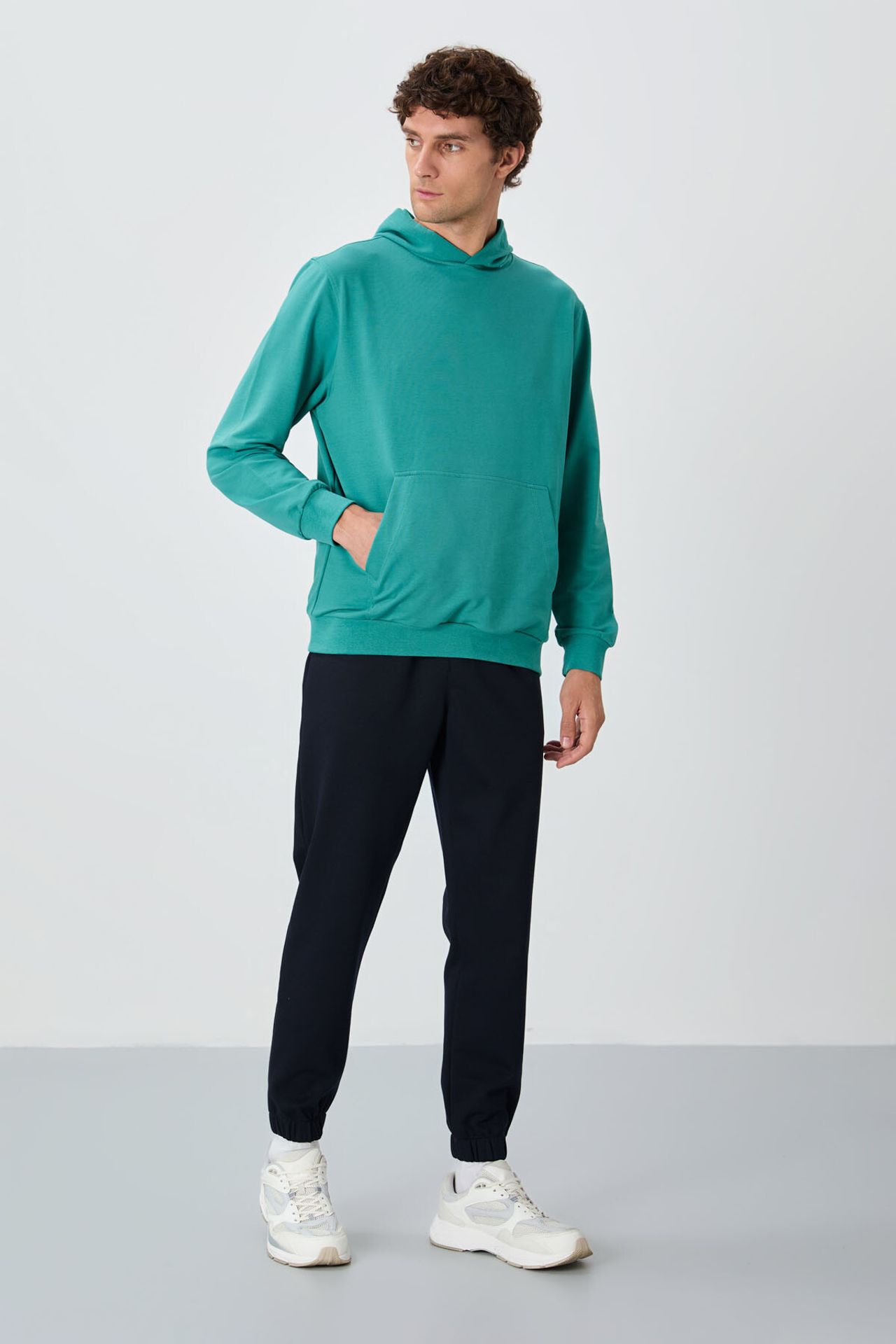 TOMMY Men's Regular Fit Fleece Sweatpants 2