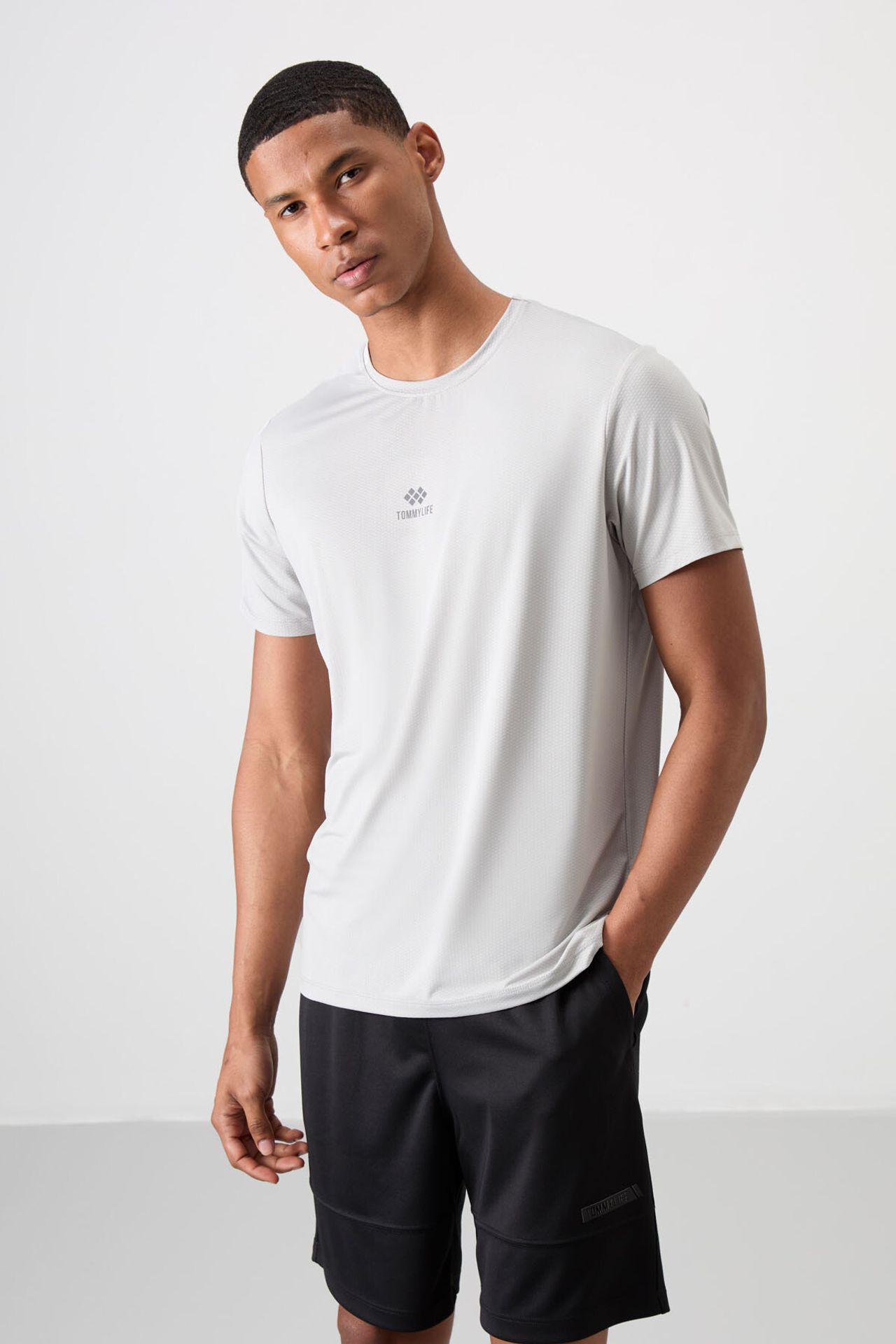 TOMMY Men's Logo Patch Short-Sleeve T-Shirt 1