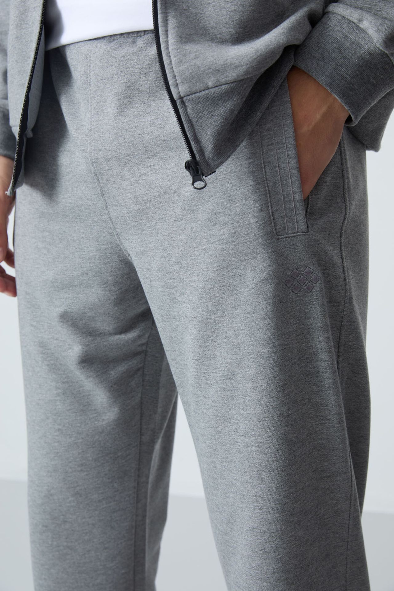 TOMMY Men's Zip-Collar Sweatshirt And Pants Set 3