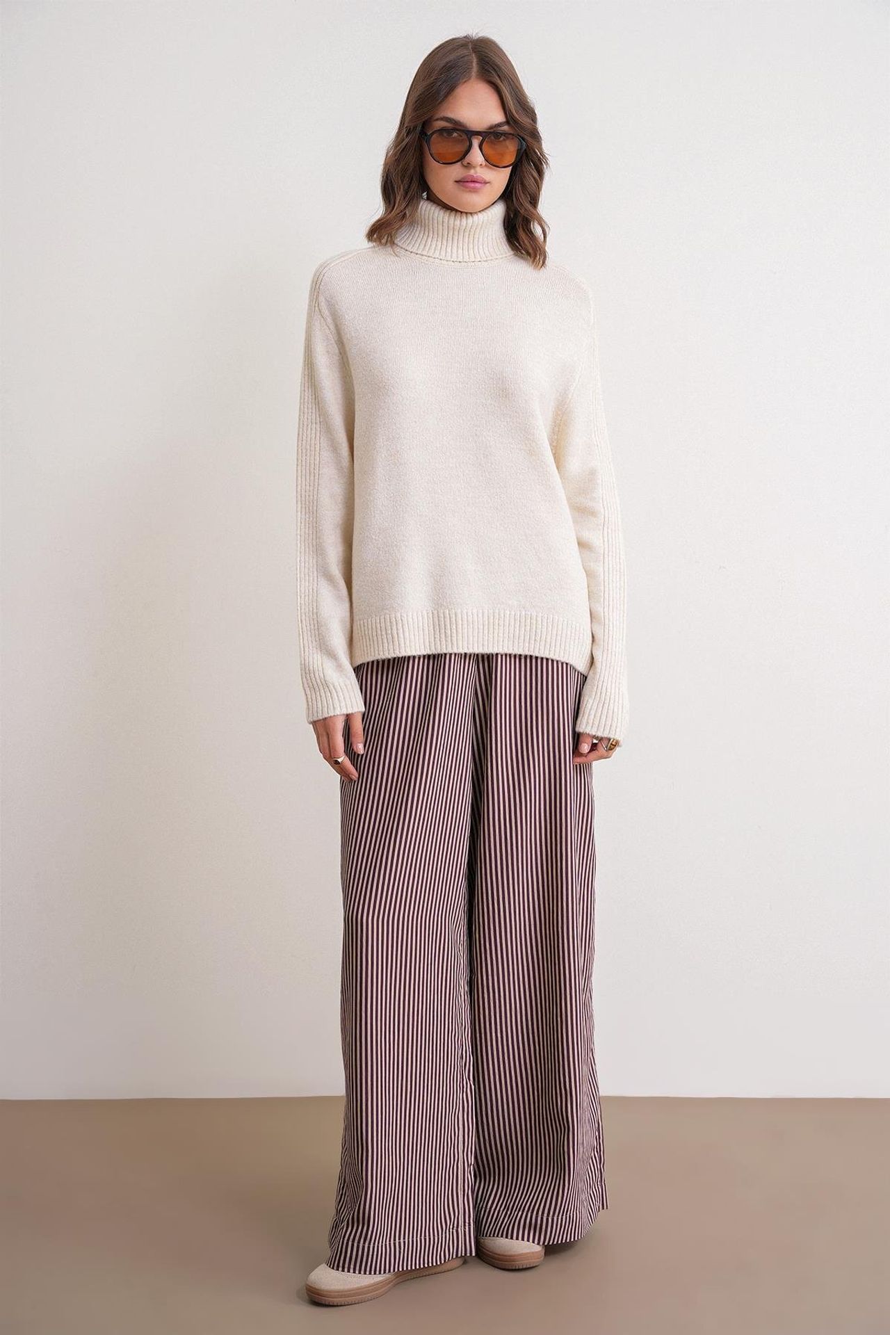 Mixray Loose Fit Turtleneck Knit Sweater 2