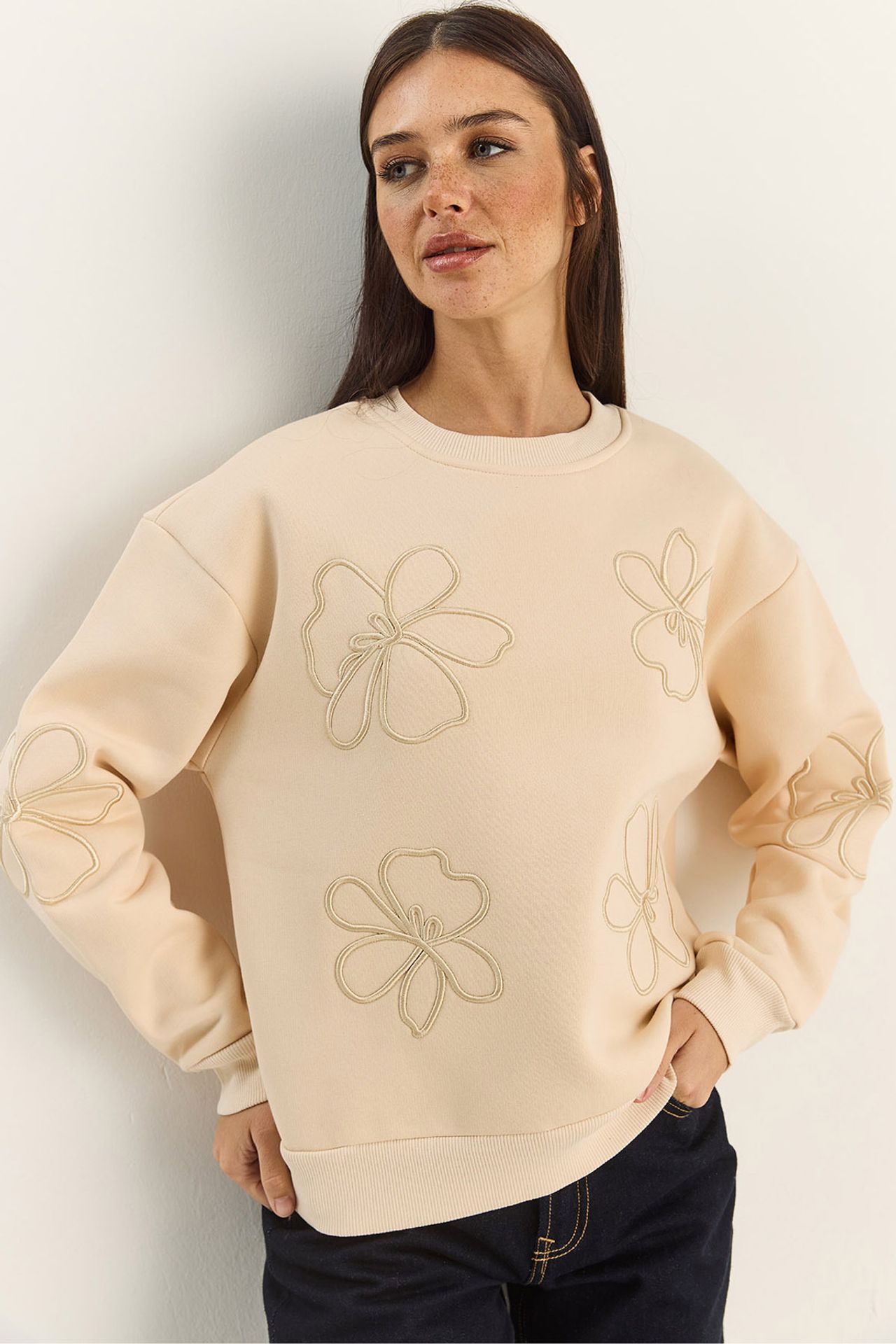 LUCCI Embroidered Crew Neck Long Sleeve Sweatshirt 1