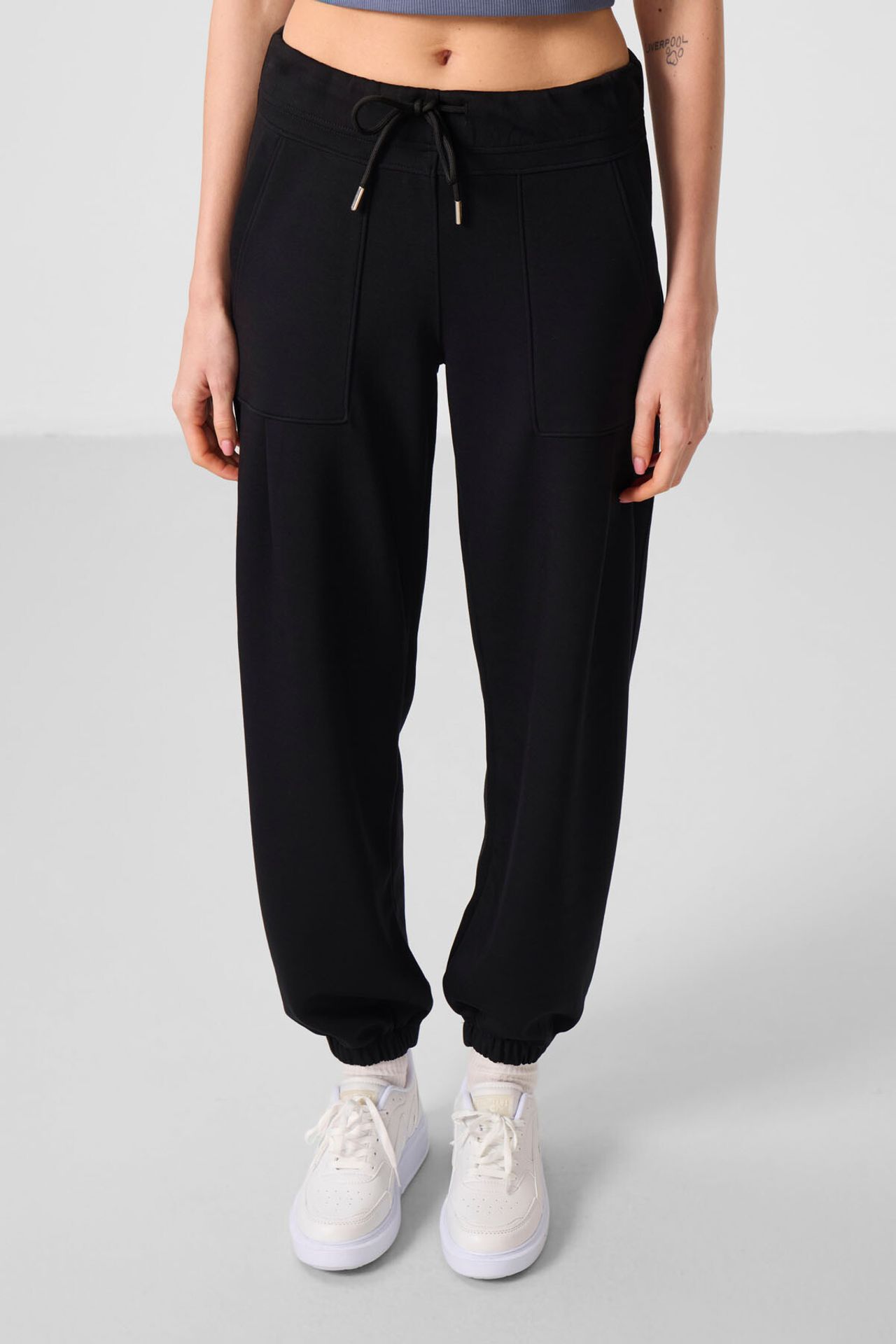 TOMMY Mid Waist Crepe Relaxed Pants with Pocket 2