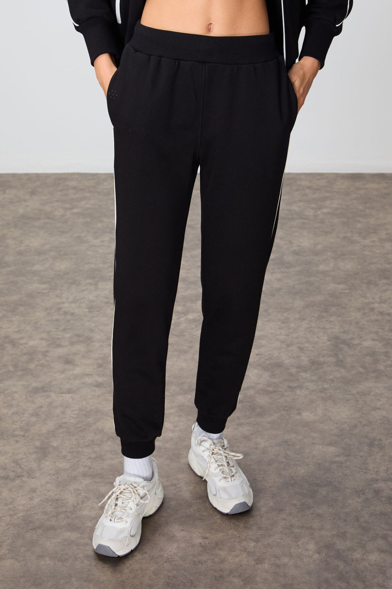TOMMY Oversized Zip-collar Sweatshirt And Pants Set 5