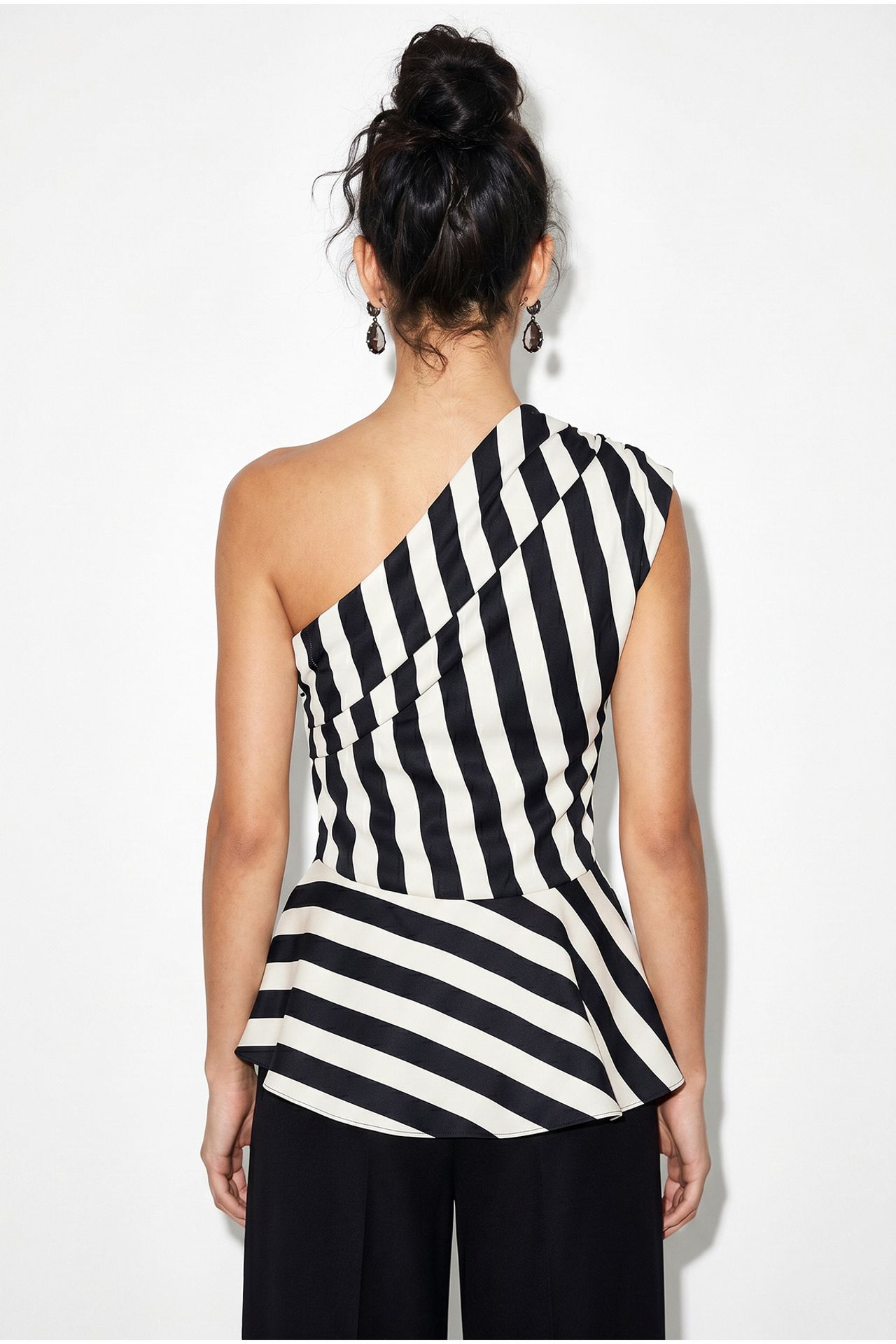 LUCCI Striped Satin Sleeveless Blouse With Asymmetrical Collar 6