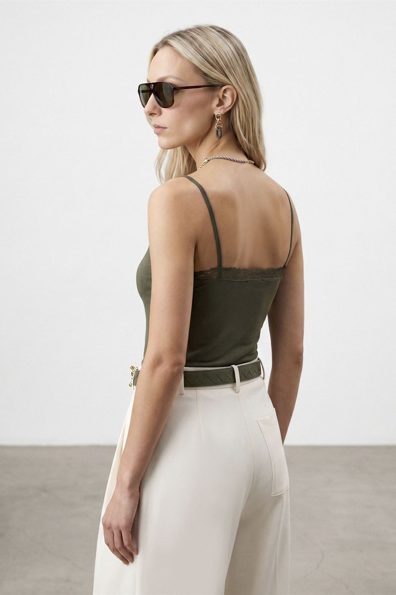 DILVIN Slim Fit Sleeveless V-Neck Cami Blouse 2