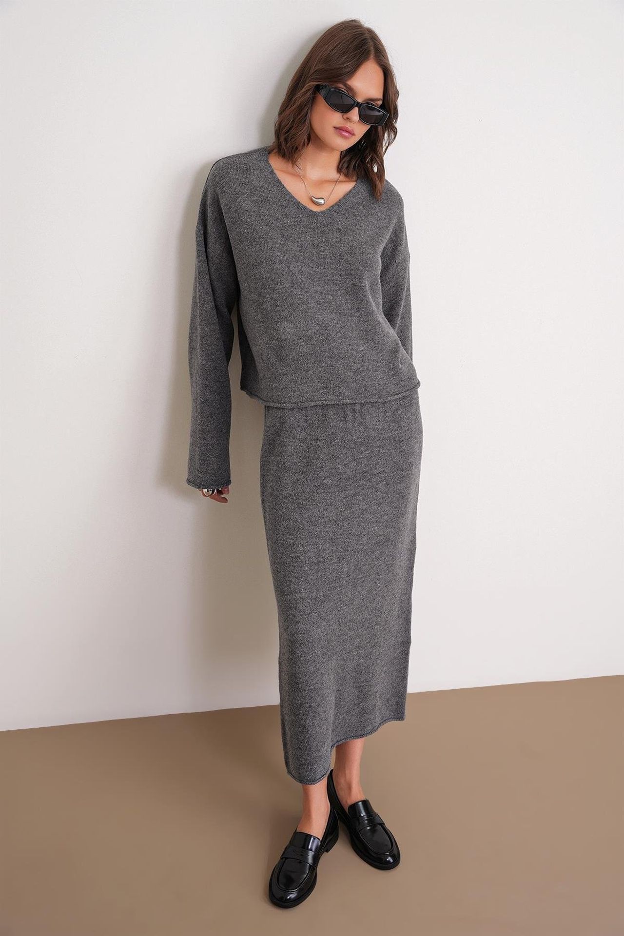 Mixray V-neck Knitwear Sweater & Skirt Co-ord Set 1