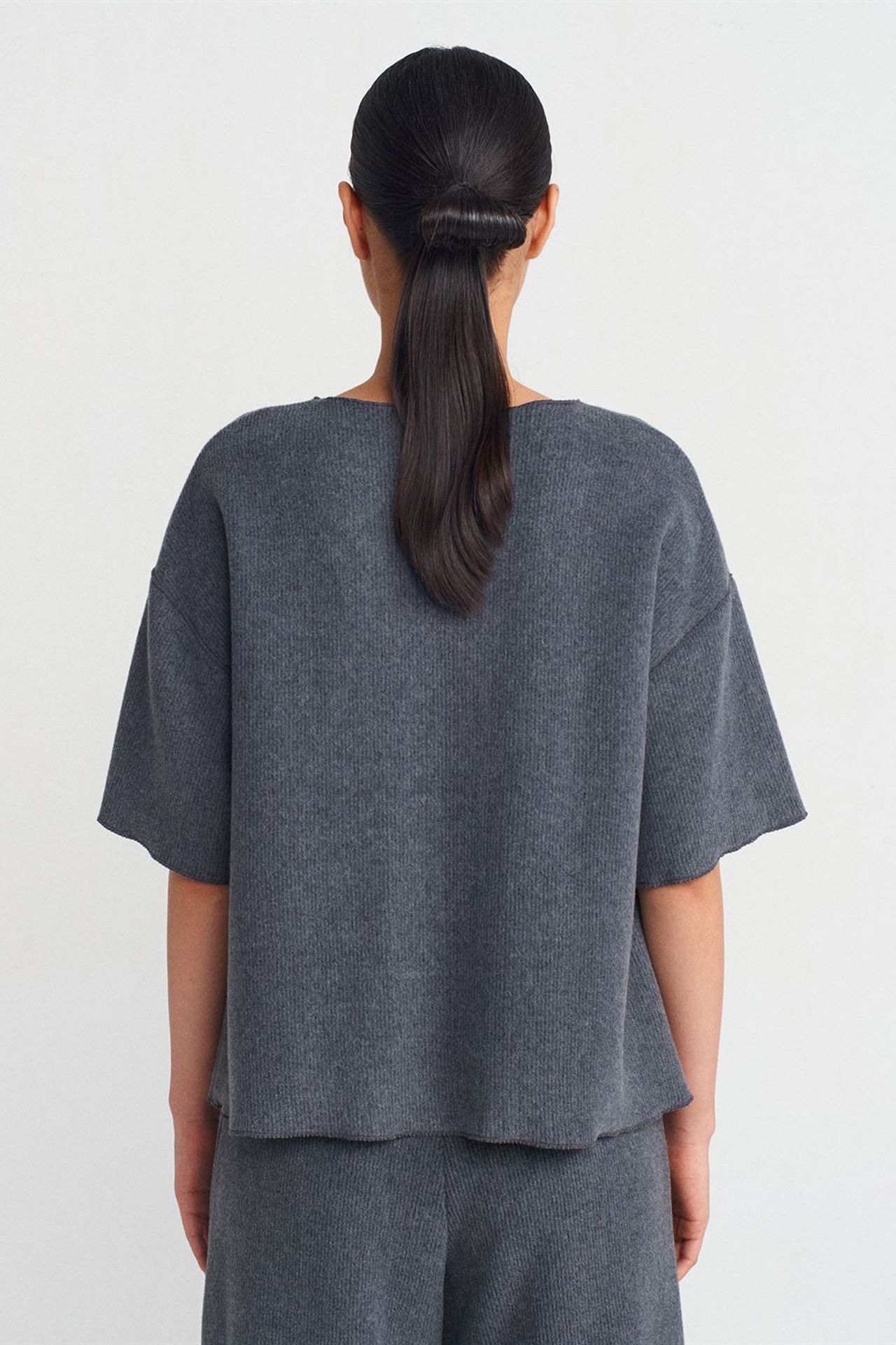 DILVIN Women's Loose Fit Crew Neck T-Shirt 2