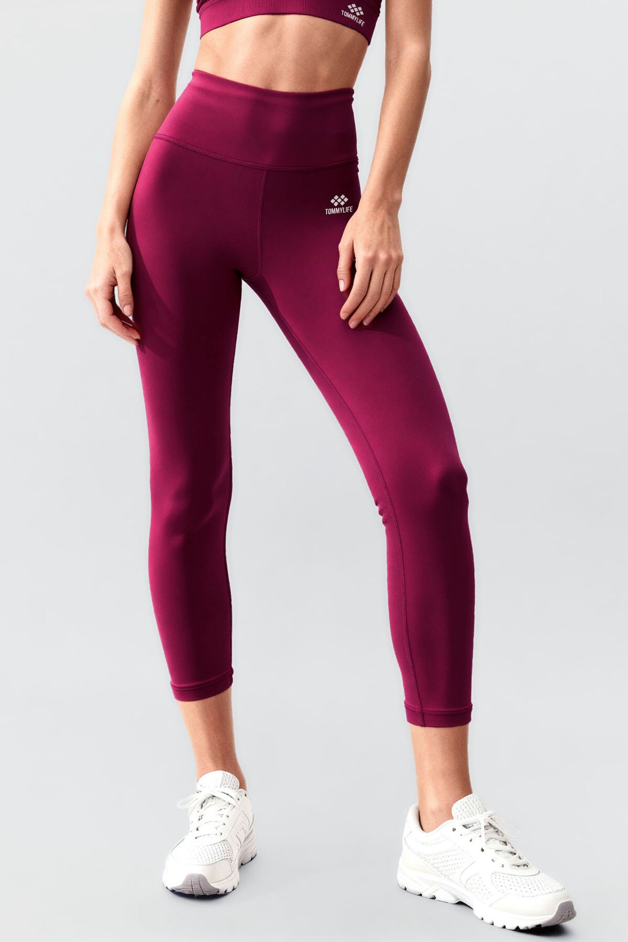 TOMMY Sleeveless Athletic Set With Leggings 5