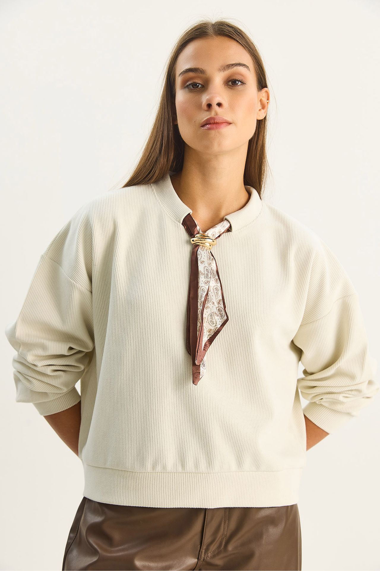 Crew Neck Ribbed Sweatshirt with Scarf Accessory Detail 4