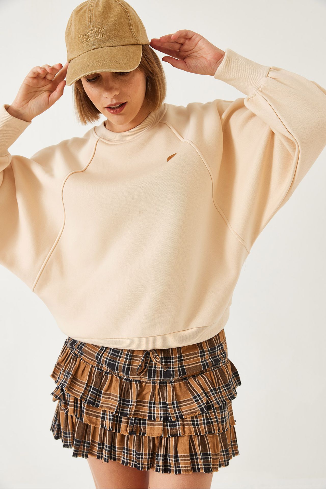 LUCCI Embroidered Crew Neck Long Sleeve Sweatshirt