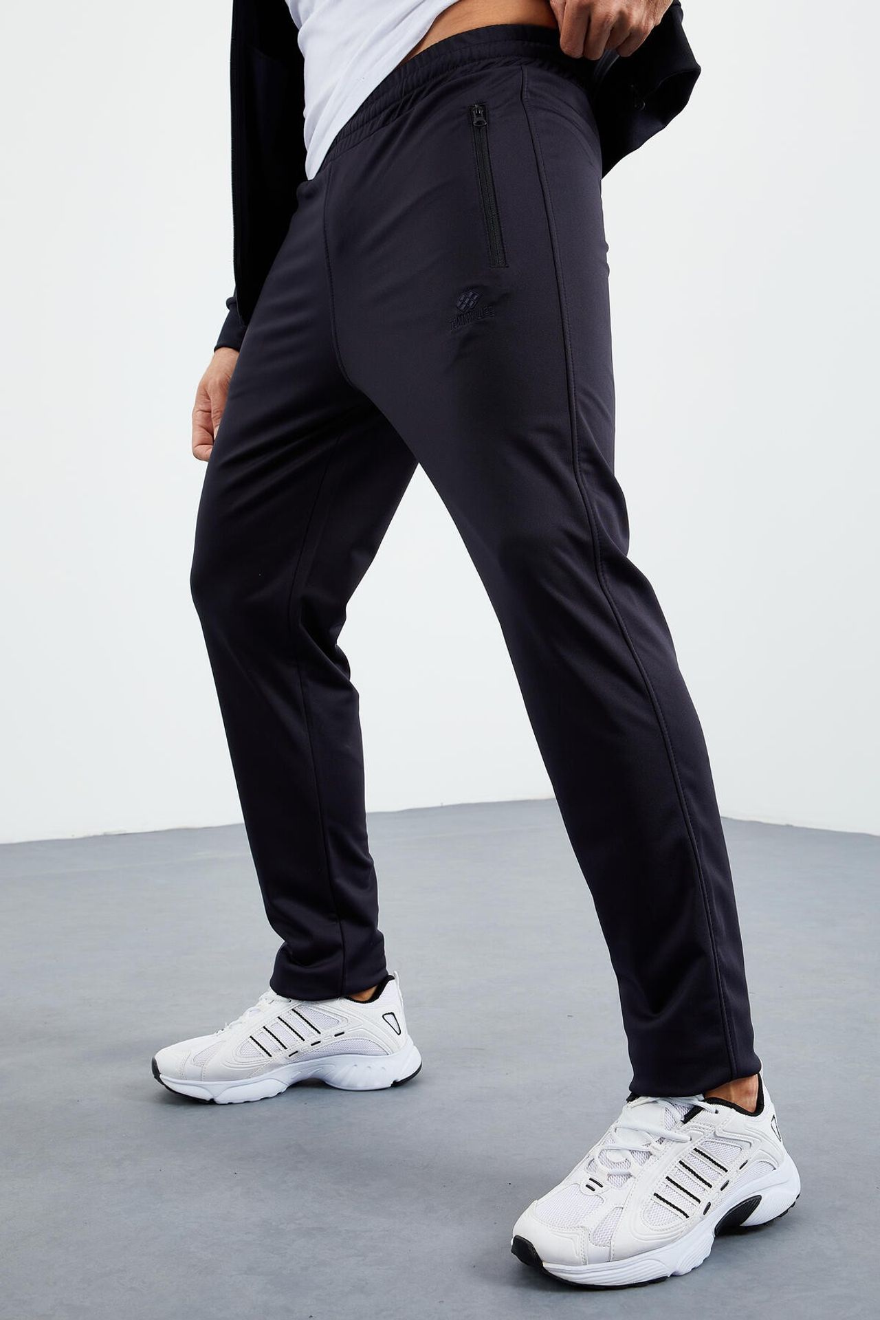 TOMMY Men's Scuba Knit Active Set With Zipper Collar 5