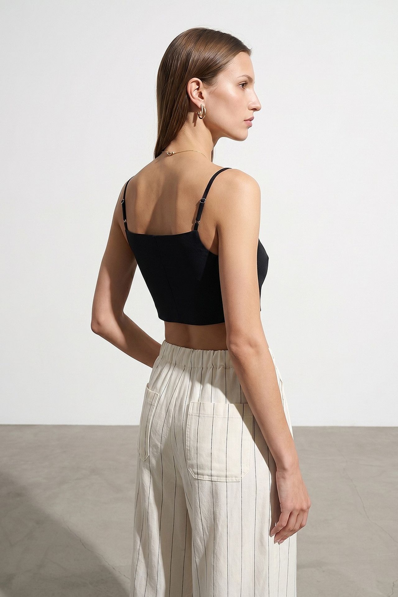 DILVIN Crop Fitted Waistcoat With Heart Neckline 2