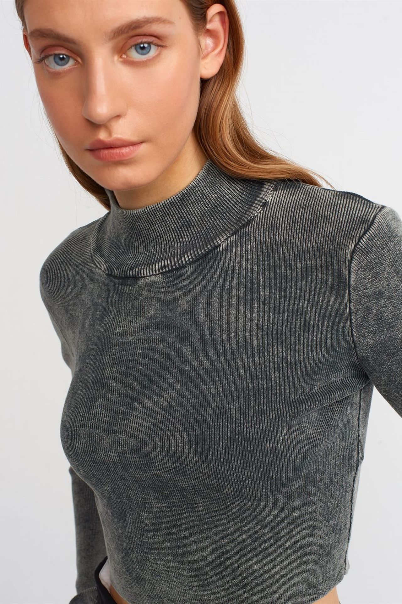DILVIN Women's Cropped Ribbed Half-Turtleneck Sweater 1