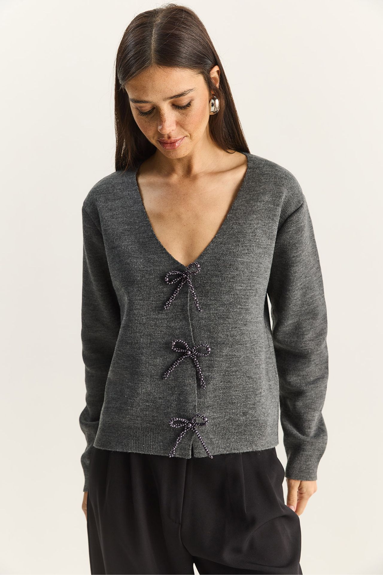 LUCCI Button Detailed Knit V-Neck Cardigan 3