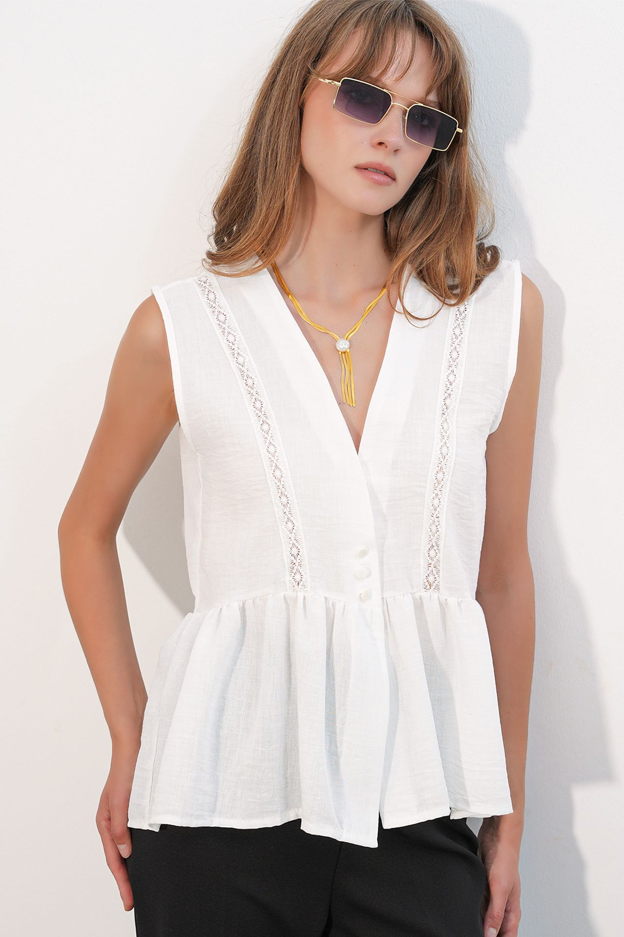 BDART Sleeveless V-neck Blouse With Button Front 4