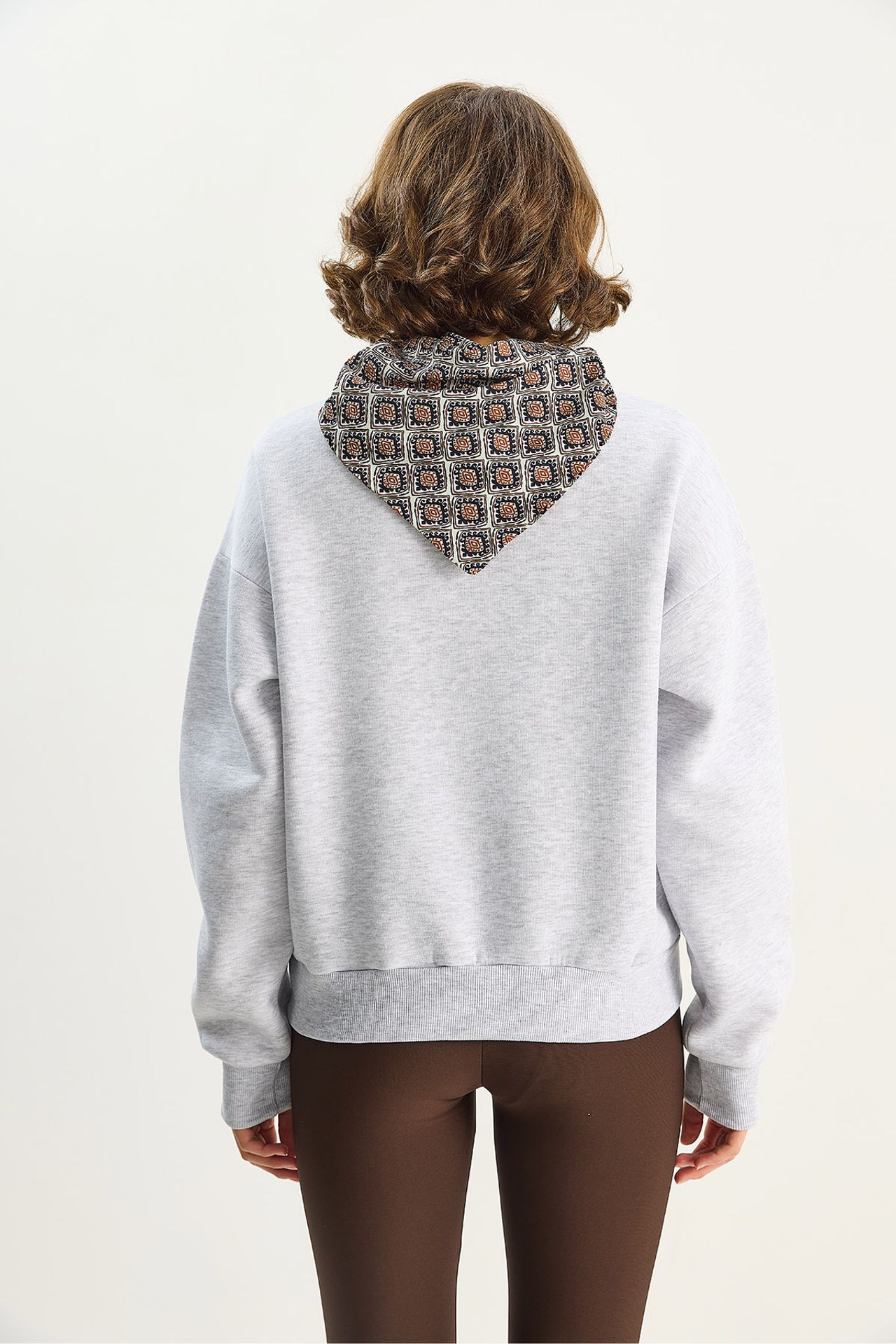 LUCCI Embroidered Crew Neck Sweatshirt 6