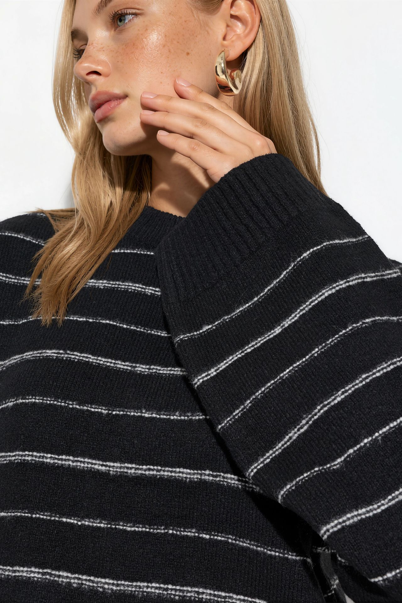 VIORNA Striped Crew Neck Sweatshirt 4