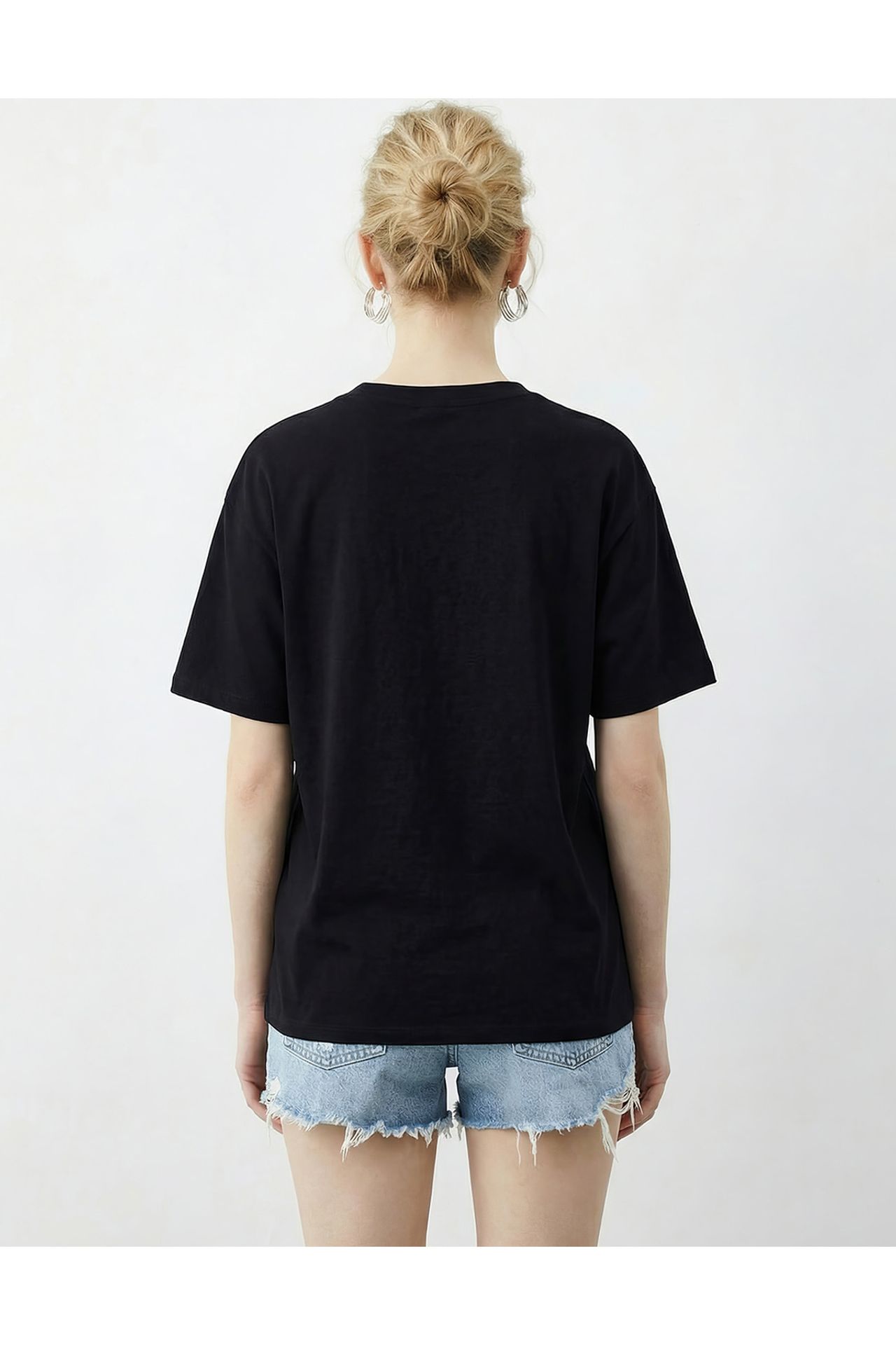 LUCCI Embroidered Crew Neck Relaxed Fit T-Shirt 5