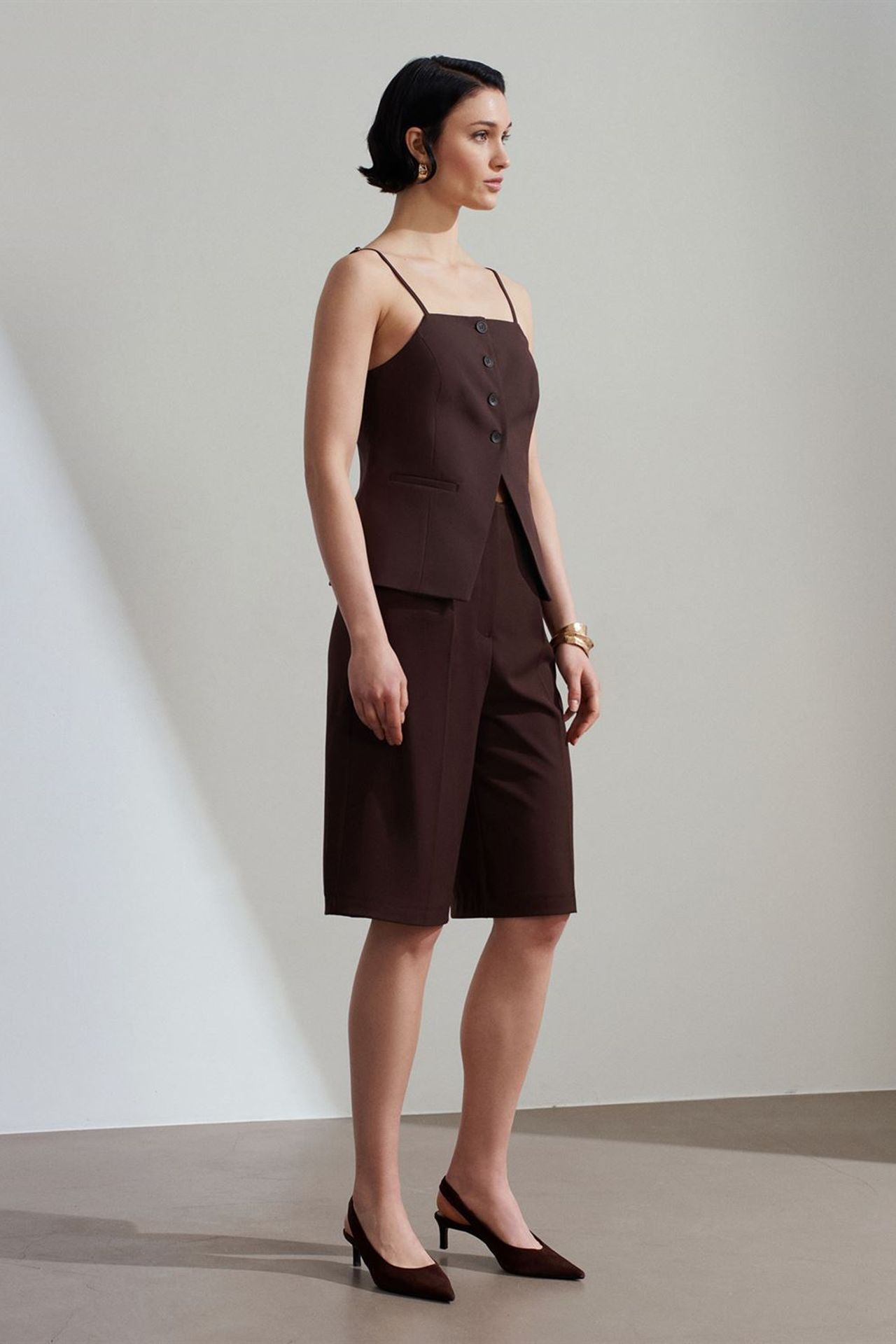 DILVIN Fitted Crepe Waistcoat With Square Collar 4