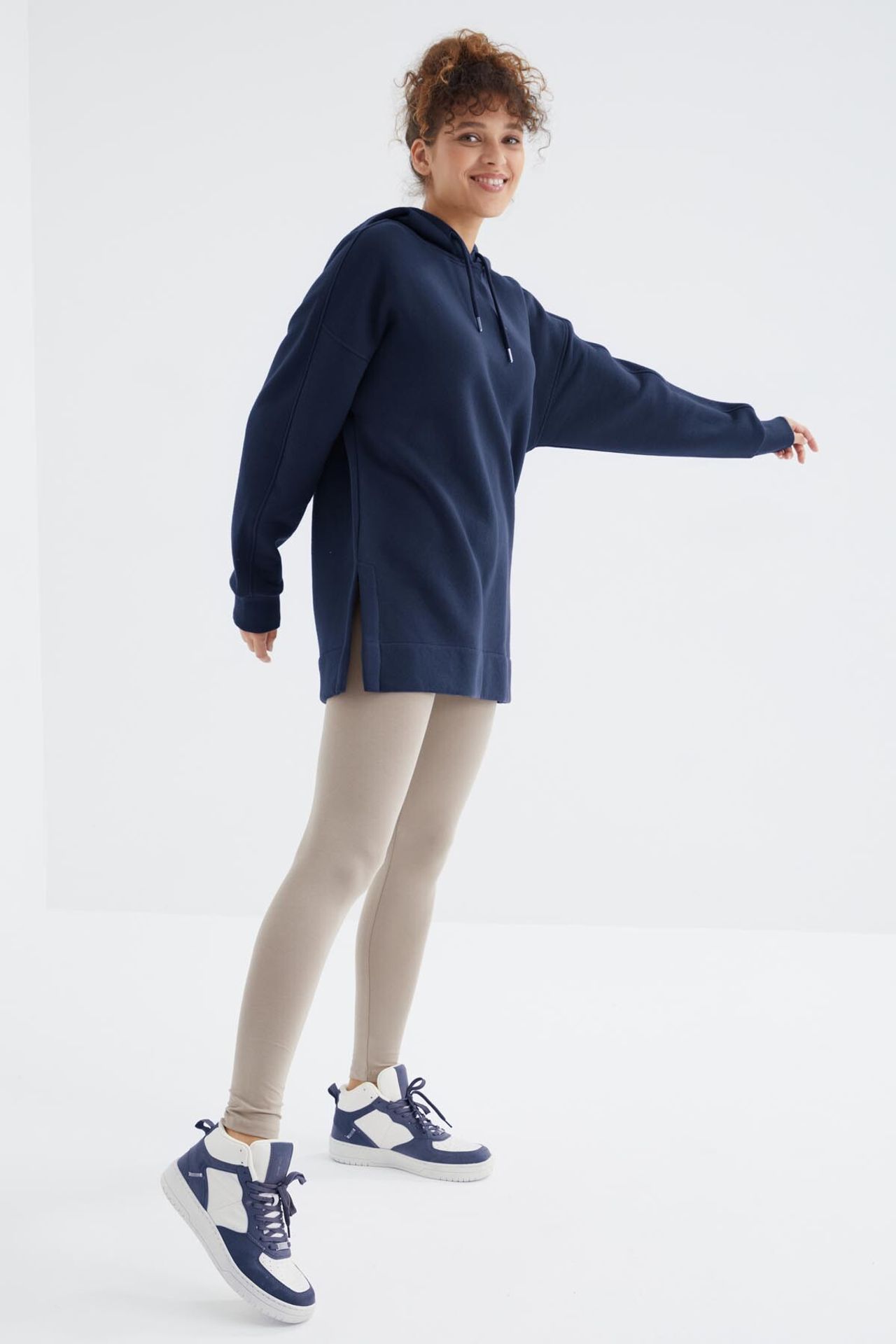 TOMMY Oversized Hooded Sweatshirt With Pocket 2