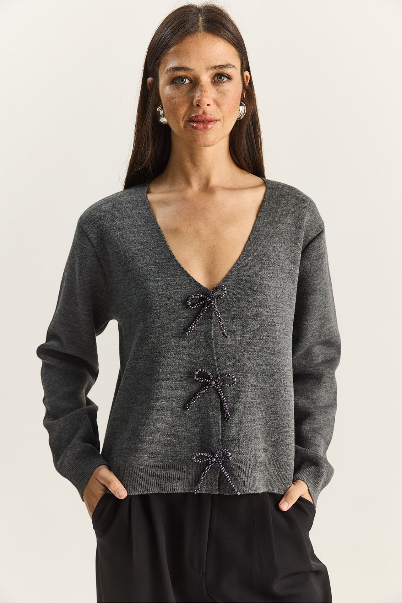 LUCCI Button Detailed Knit V-Neck Cardigan 2