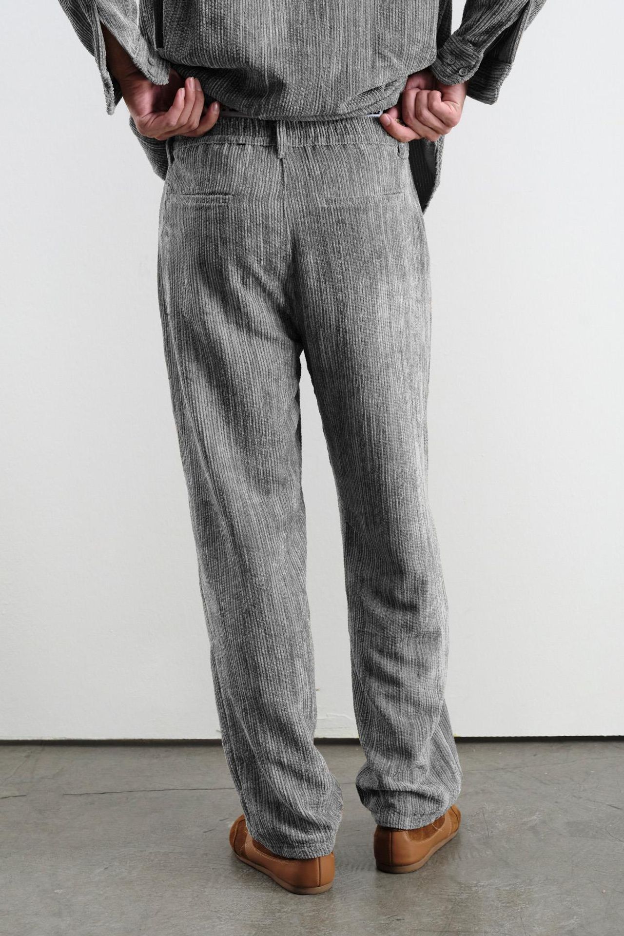 GIESTO Men's Mid Waist Pleated Textured Pants 2