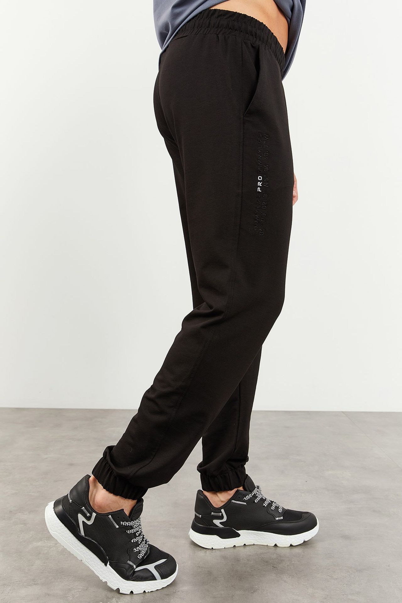 TOMMY Oversized Hooded Sweatshirt And Pants Set 4