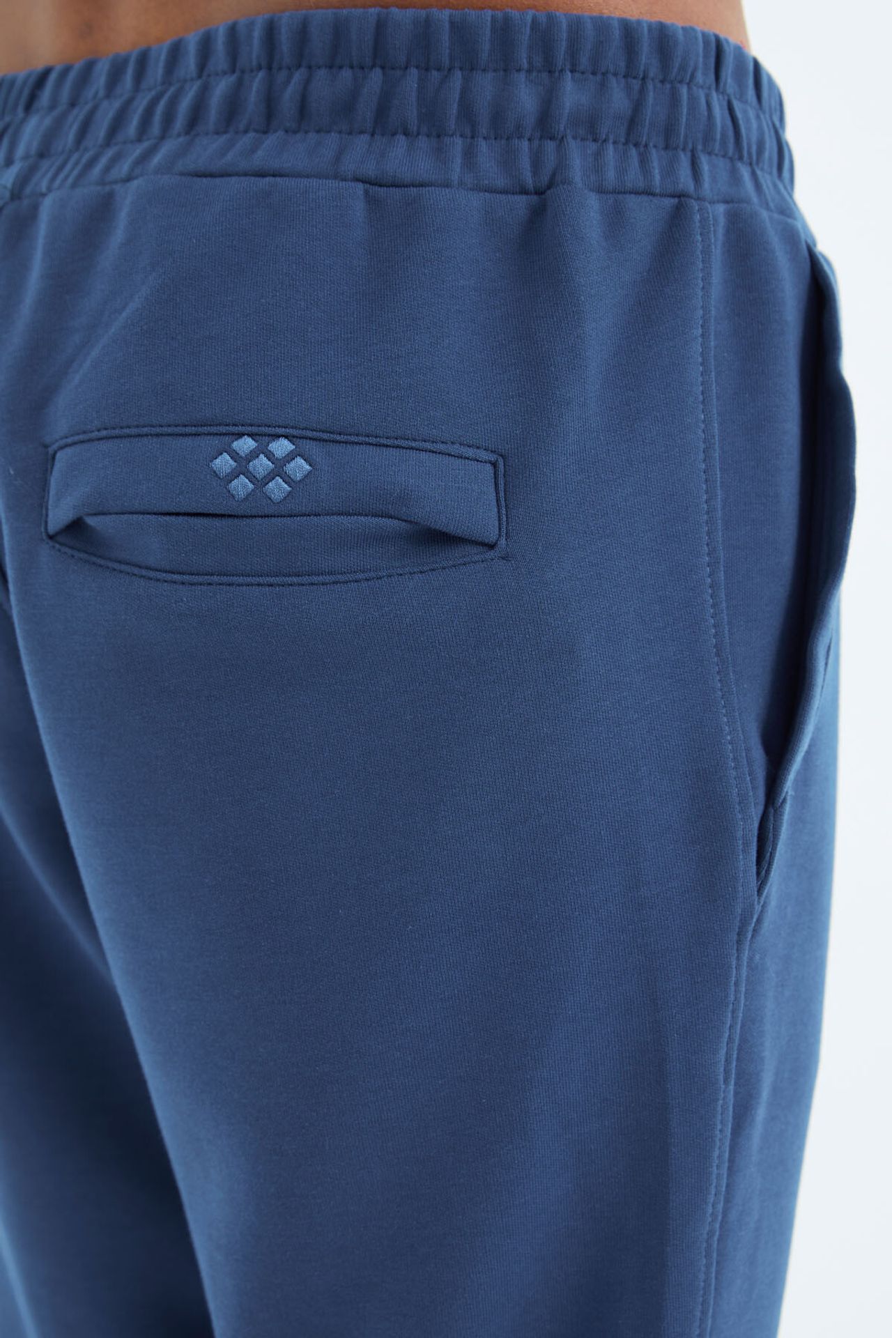 TOMMY Men's Regular-Fit 3-Thread Fleece Sweatpants 6