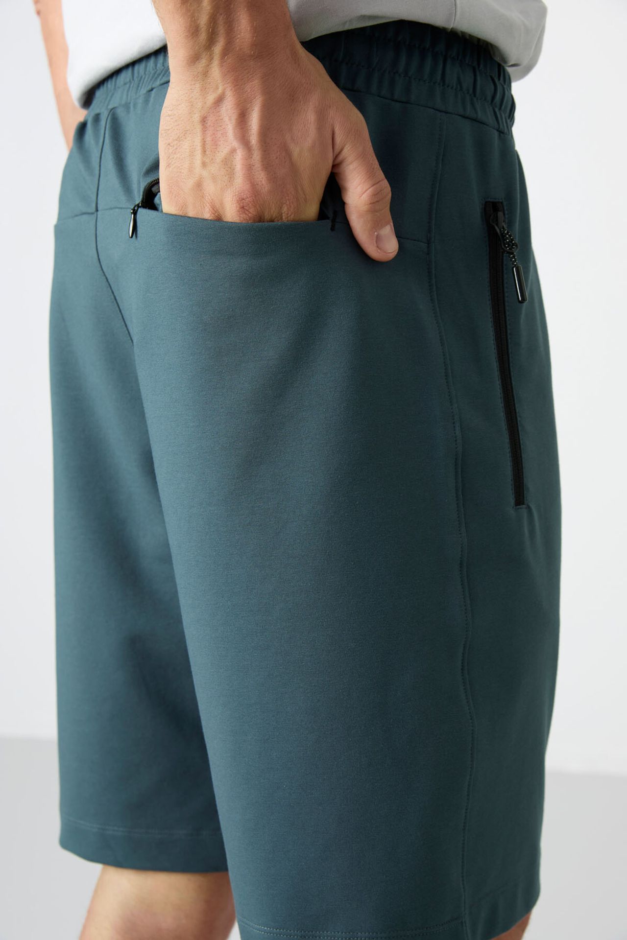 TOMMY Men's Regular-fit Knit Sweat Shorts 6