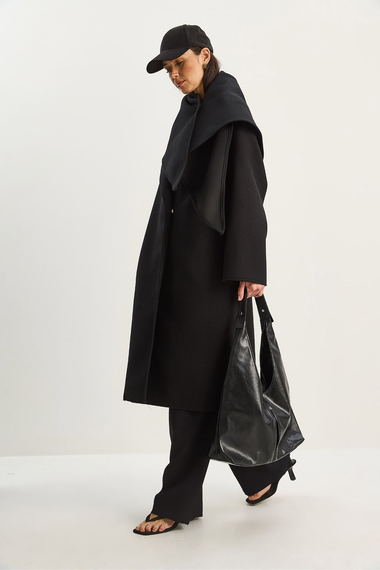 LUCCI Oversized Shawl Collar Buttoned Coat 2