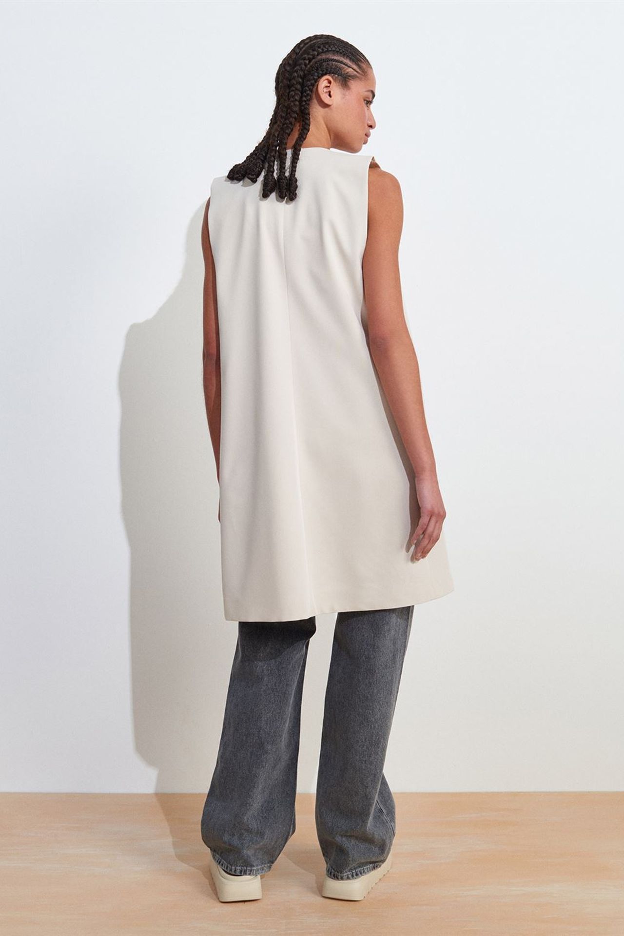 DILVIN Long Woven Crepe Waistcoat With Cut-out Detail 2