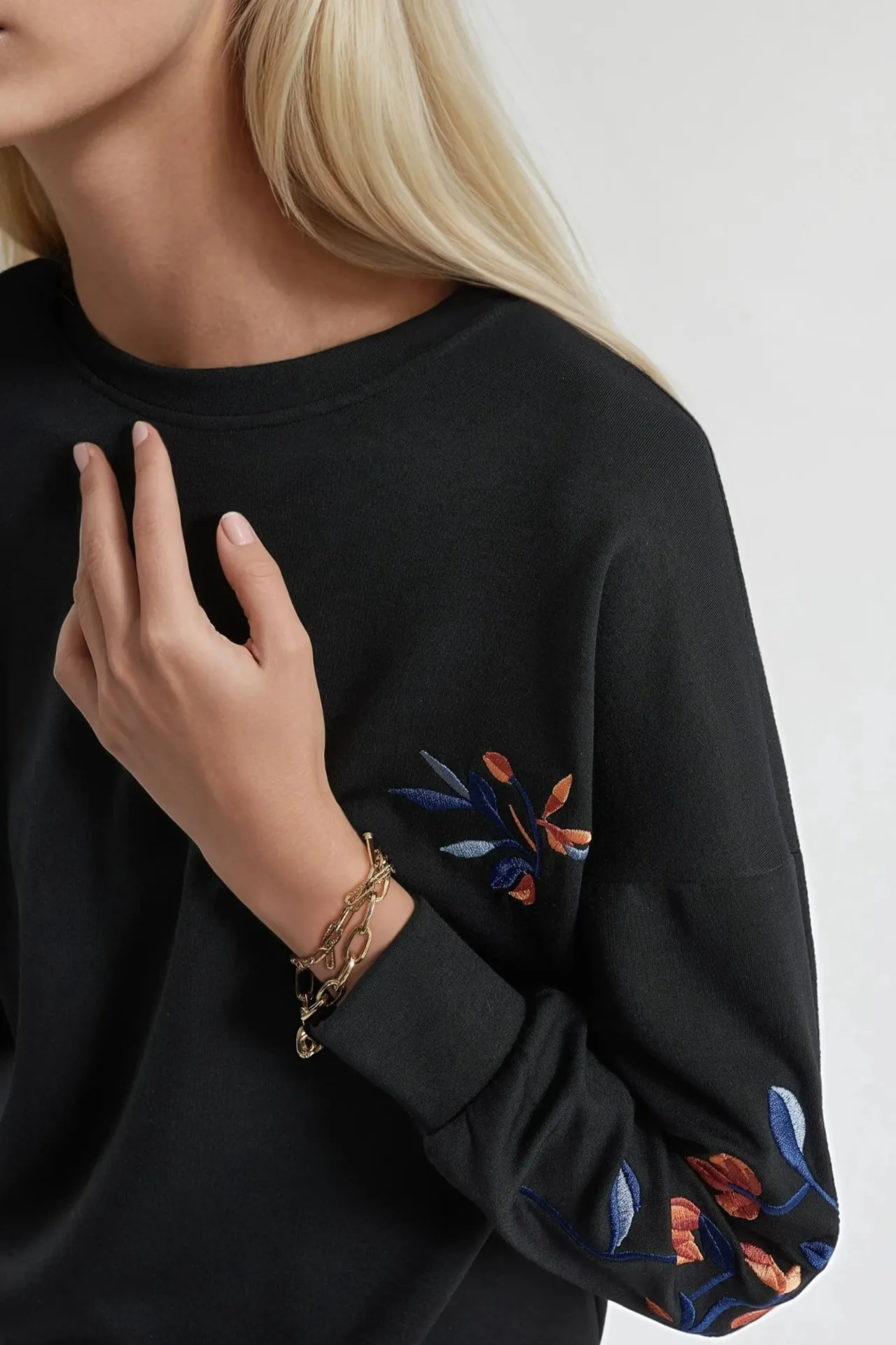 BERSAN Women's Crew Neck Sweatshirt 7